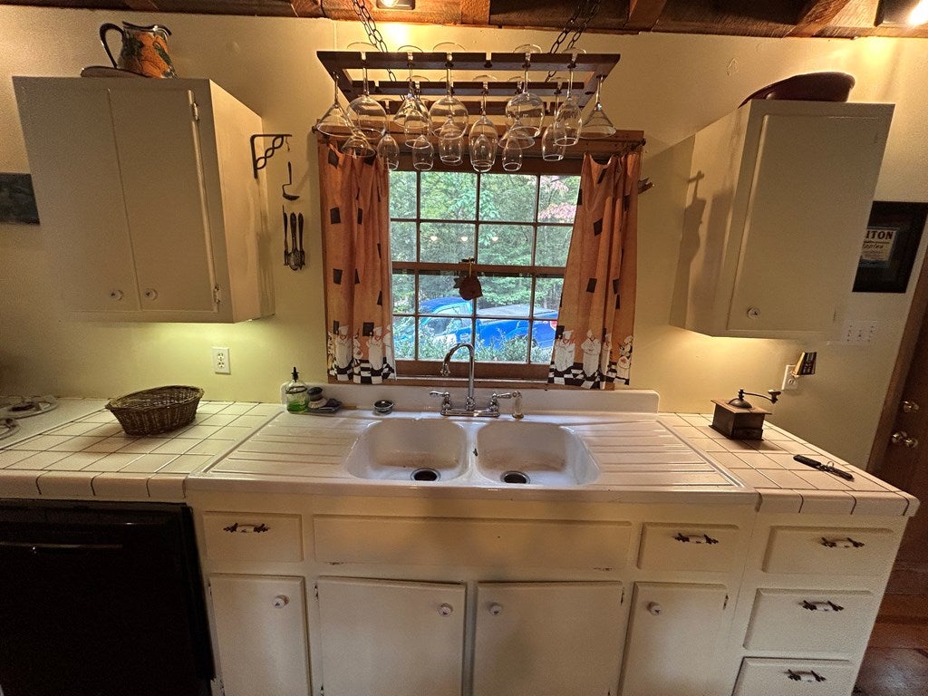 Blue Ridge, Georgia, 30513, United States, 3 Bedrooms Bedrooms, ,3 BathroomsBathrooms,Residential,For Sale,1954403