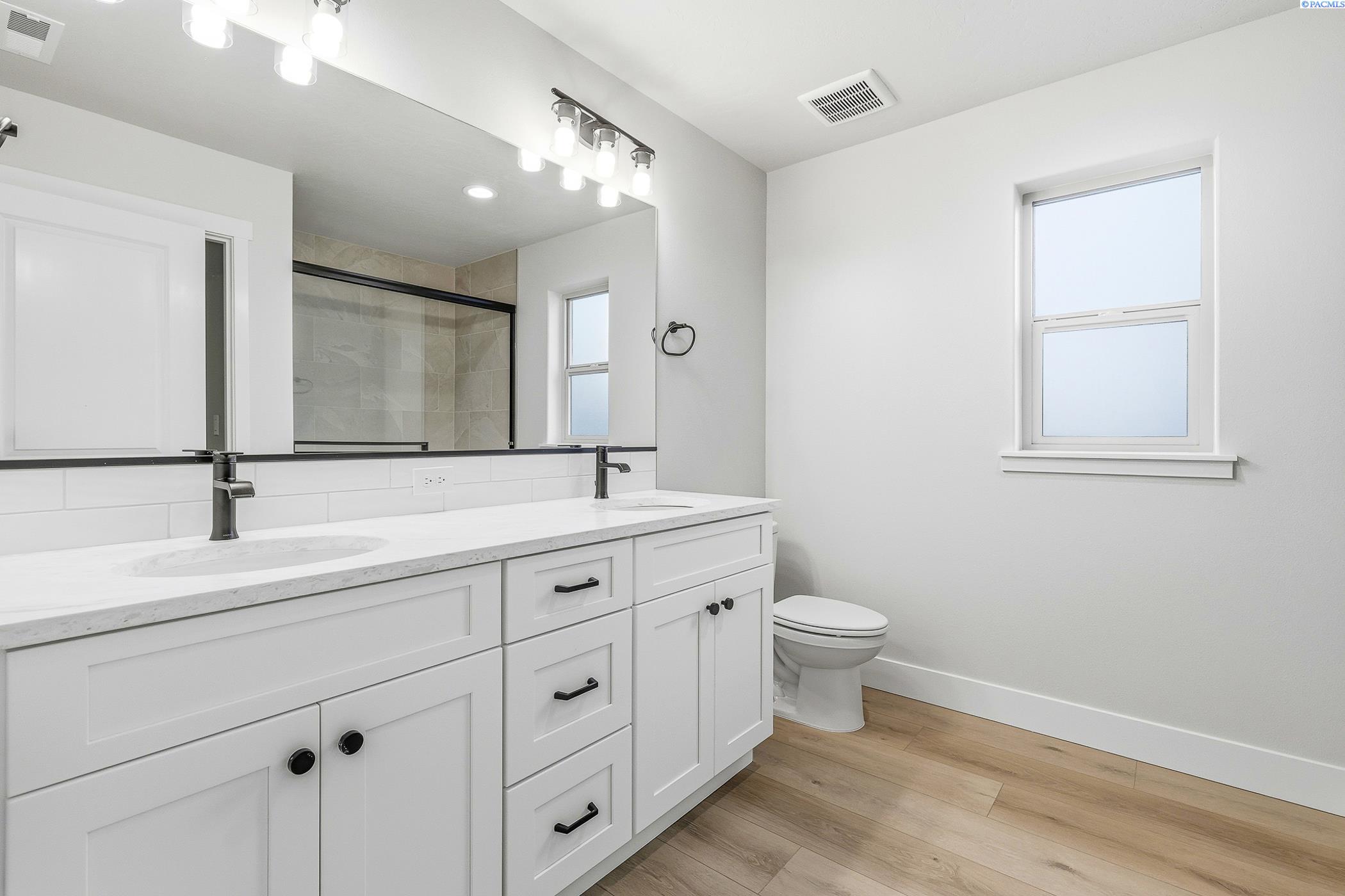 Kennewick, Washington, 99338, United States, 3 Bedrooms Bedrooms, ,1 BathroomBathrooms,Residential,For Sale,2000411