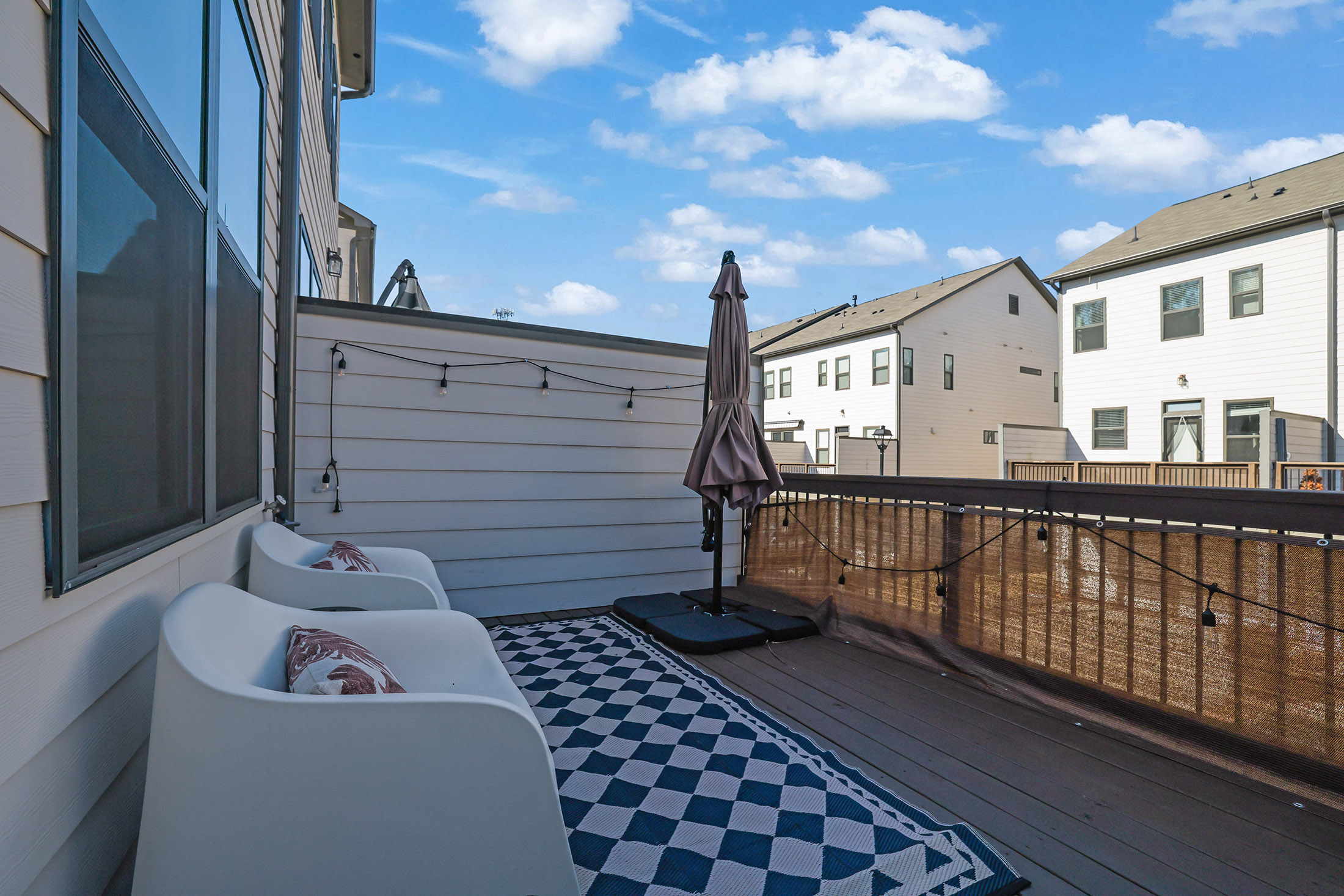  Thoughtfully Designed Townhome in Gated Enclave - 物件實景