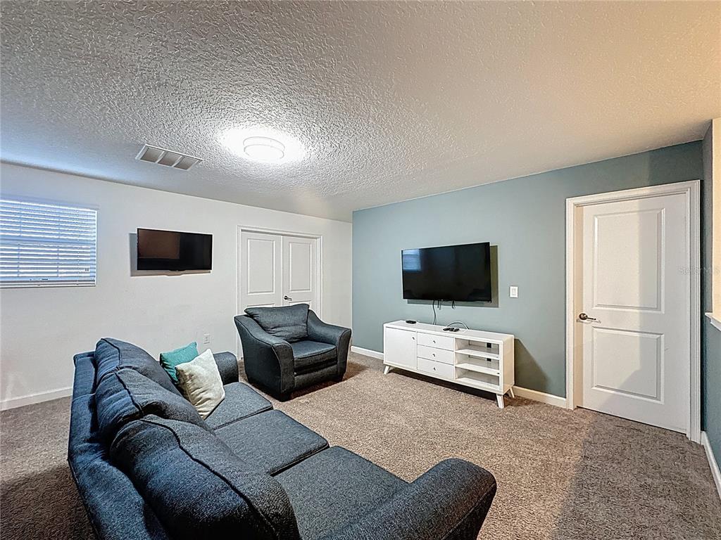 Davenport, Florida, 33896, United States, 8 Bedrooms Bedrooms, ,5 BathroomsBathrooms,Residential,For Sale,1992116