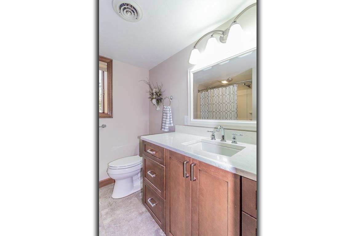 New London, Wisconsin, 54961-8021, United States, 4 Bedrooms Bedrooms, ,2 BathroomsBathrooms,Residential,For Sale,1984435