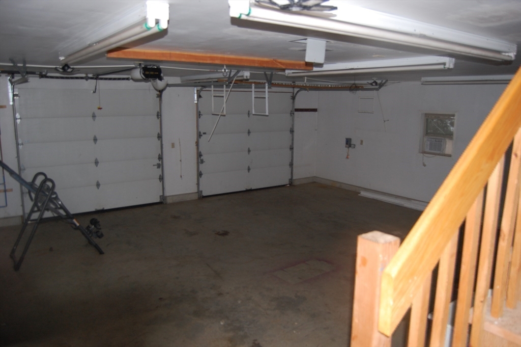 Spencer, Massachusetts, 01562, United States, 4 Bedrooms Bedrooms, ,3 BathroomsBathrooms,Residential,For Sale,1861461