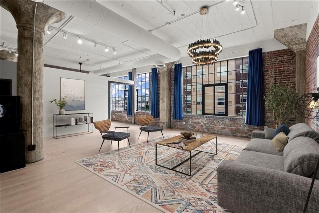 Atlanta, Georgia, 30313, United States, 2 Bedrooms Bedrooms, ,2 BathroomsBathrooms,Residential,For Sale,2001199