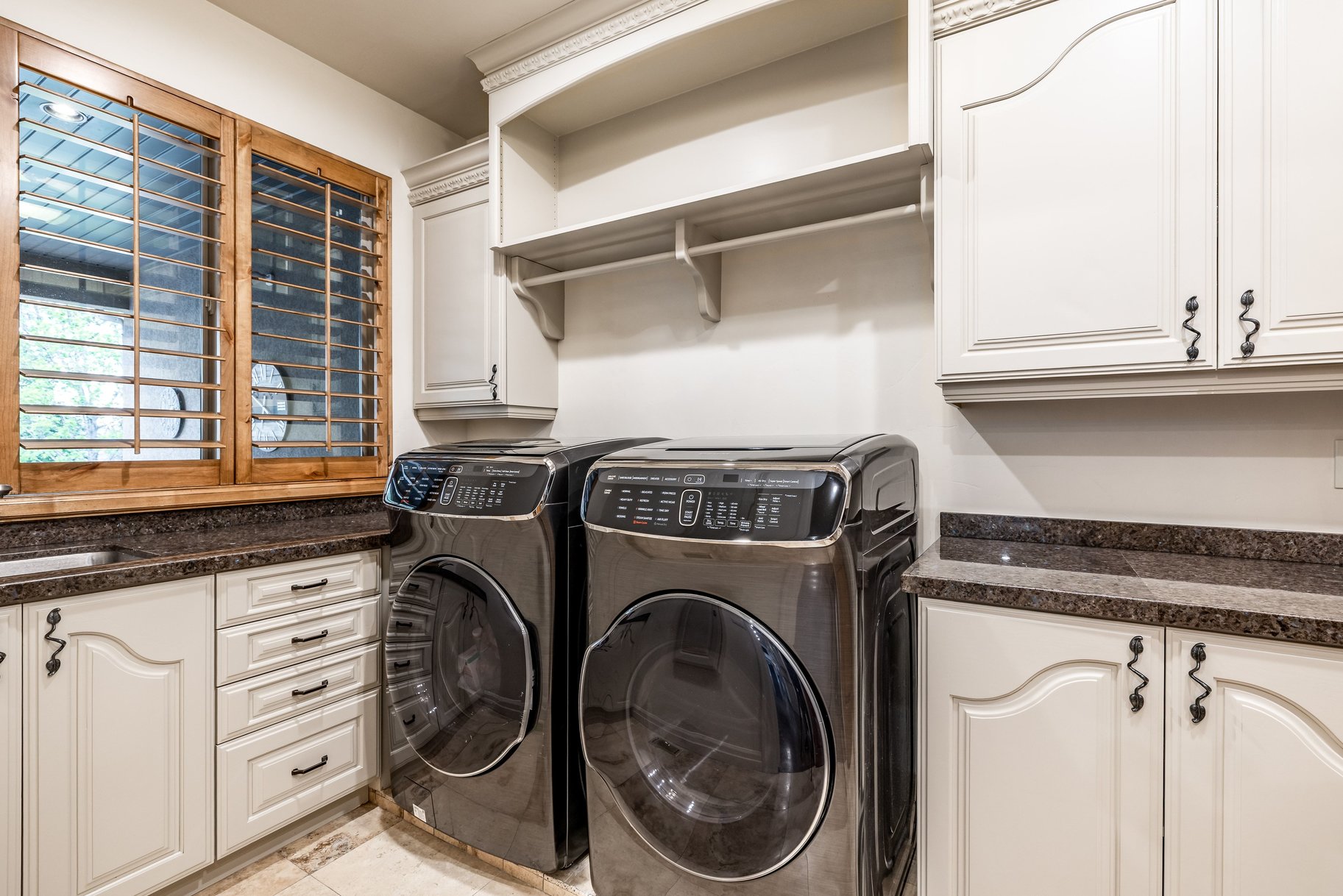  Custom 2-Story Parade Home with Dolphin Bolderscape Grotto Pool & 6 Car Garage - 物件實景