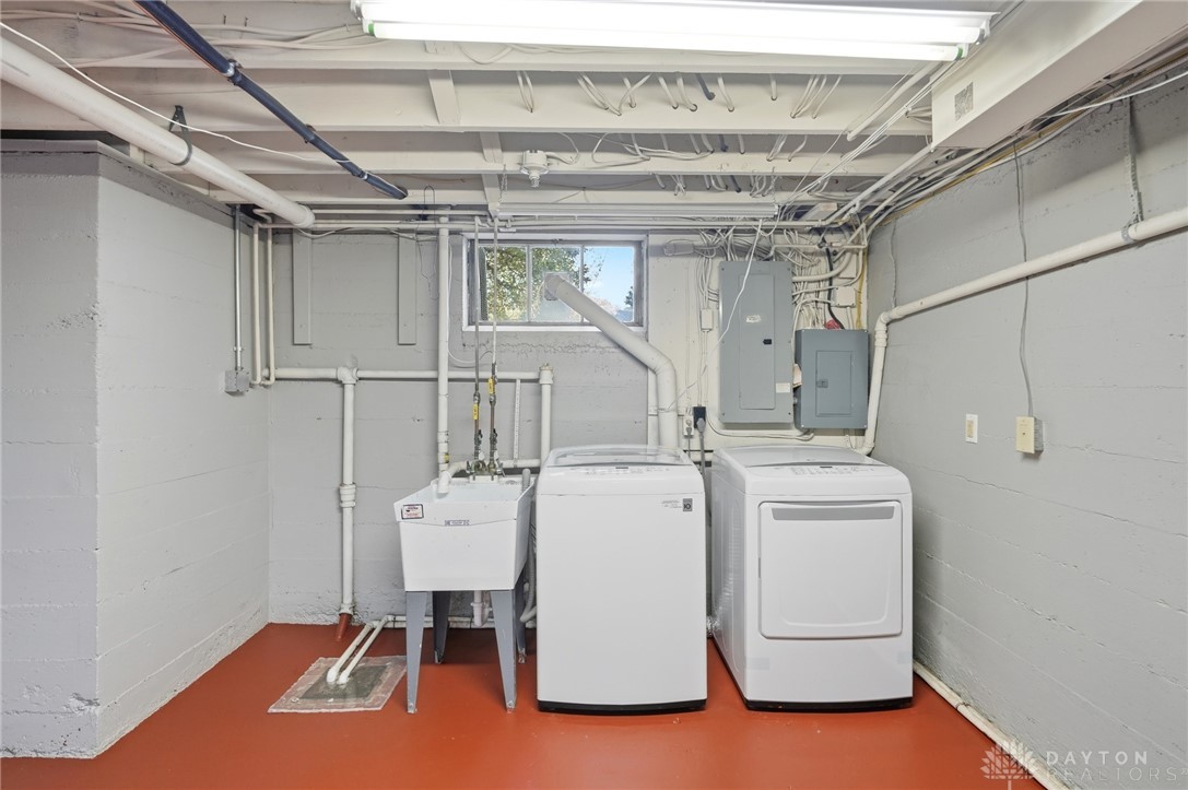 Oakwood, Ohio, 45409, United States, 4 Bedrooms Bedrooms, ,3 BathroomsBathrooms,Residential,For Sale,1987886