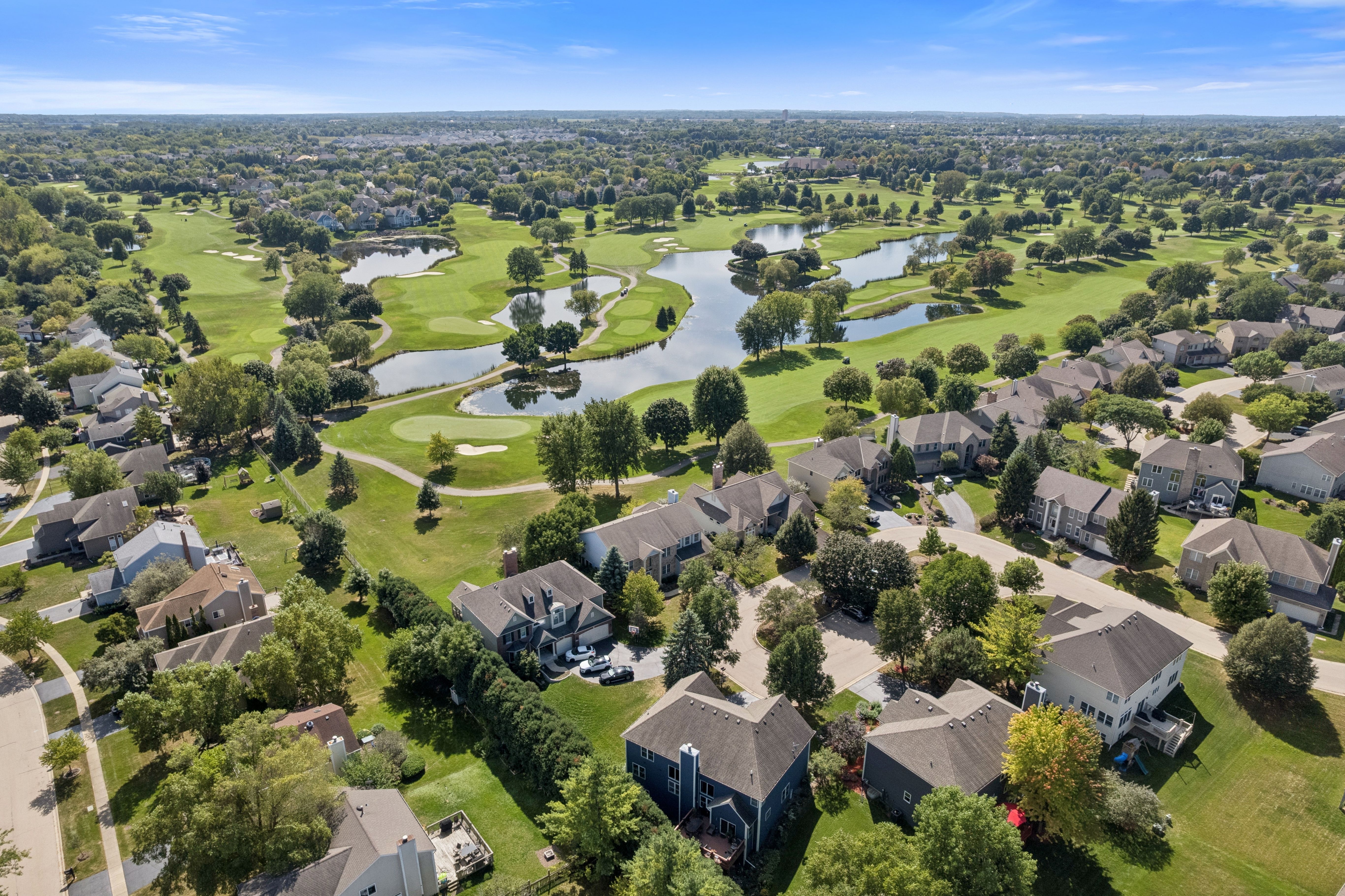  An Exceptional Residence Nestled Within the Prestigious Gated Community - 物件實景