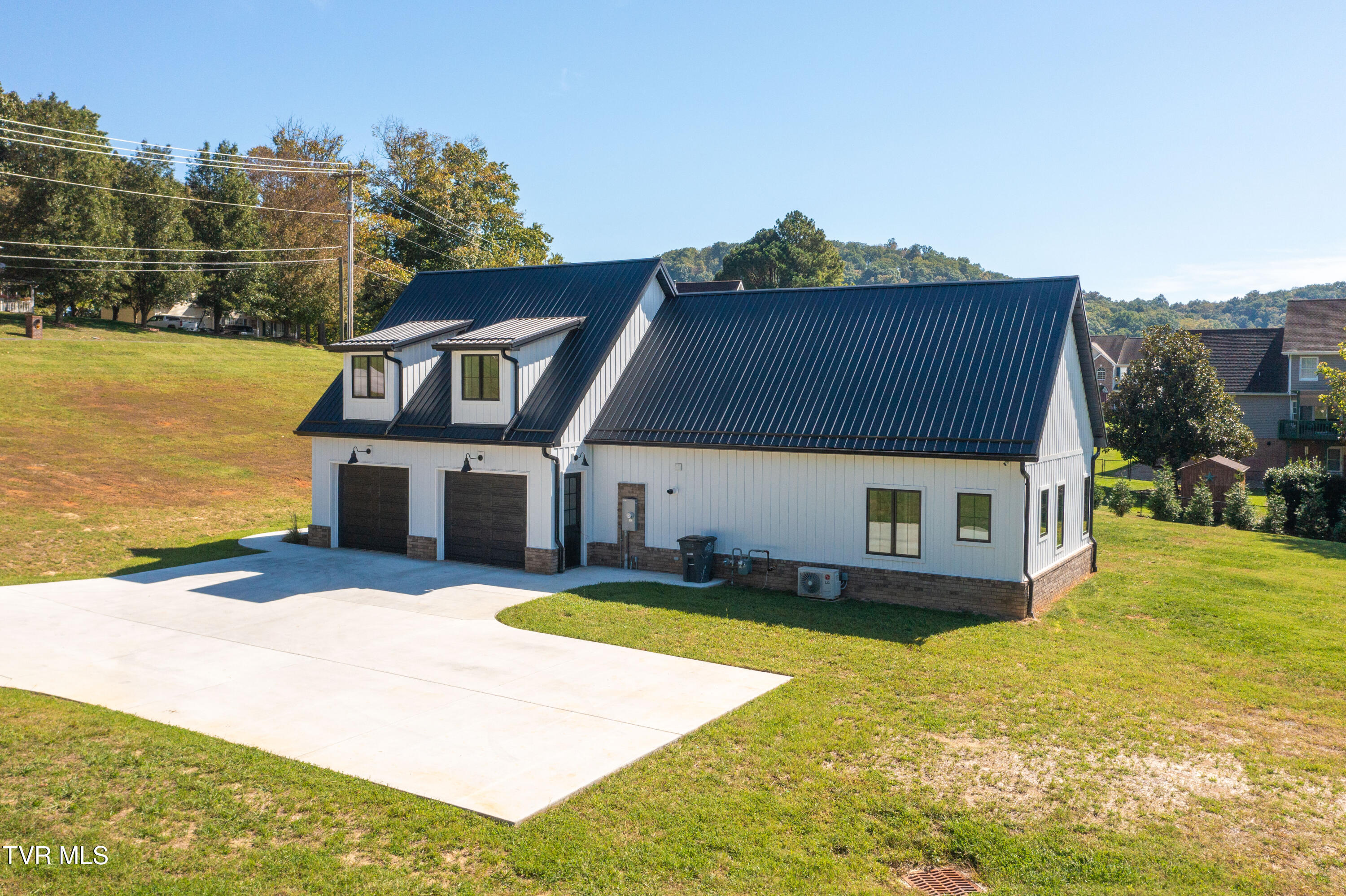 Kingsport, Tennessee, 37664, United States, 4 Bedrooms Bedrooms, ,4 BathroomsBathrooms,Residential,For Sale,1981214