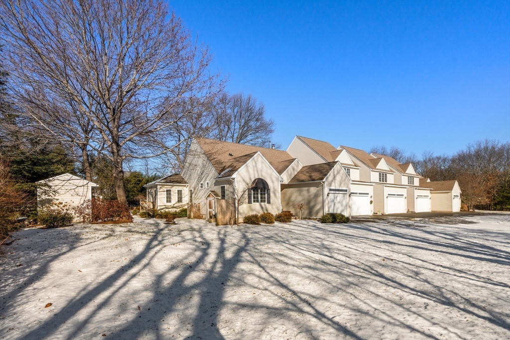 Uxbridge, Massachusetts, 01569, United States, 2 Bedrooms Bedrooms, ,2 BathroomsBathrooms,Residential,For Sale,2006333