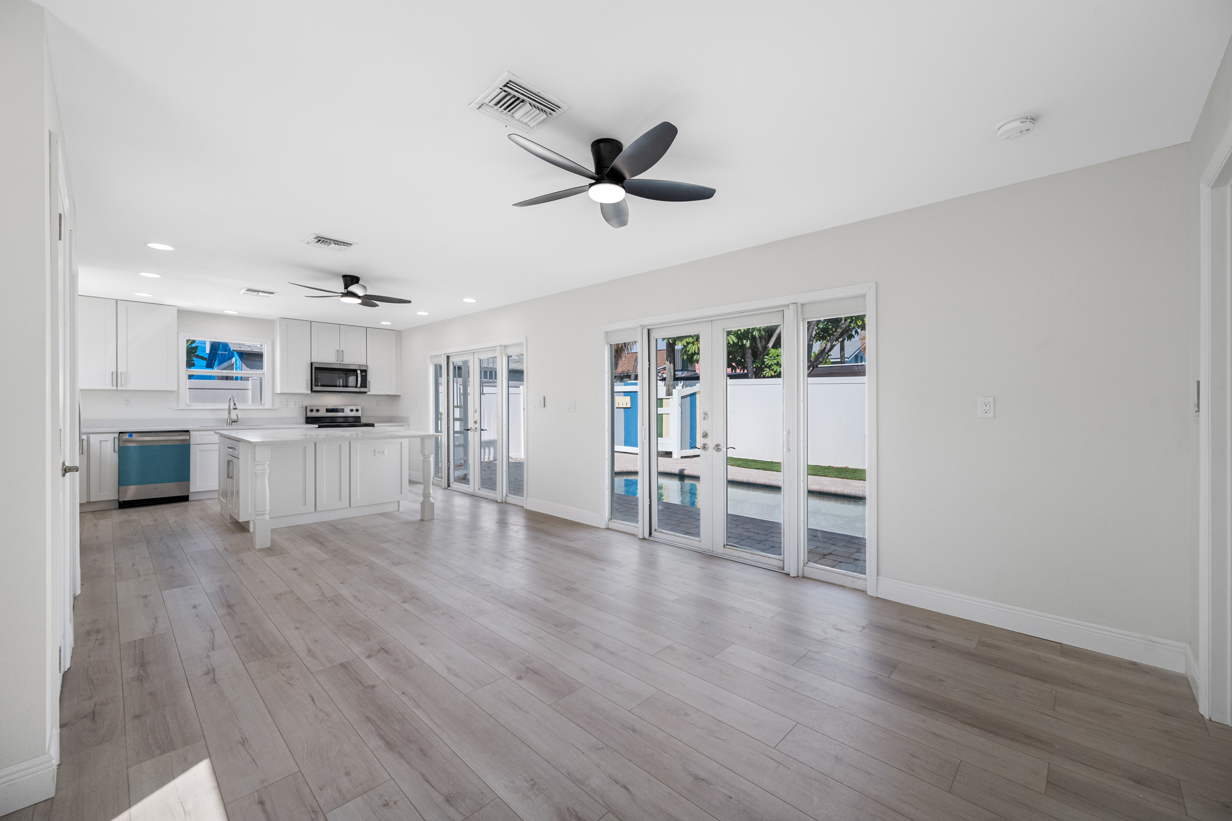 Treasure Island, Florida, 33706, United States, 3 Bedrooms Bedrooms, ,2 BathroomsBathrooms,Residential,For Sale,1983263