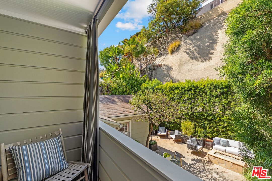 Los Angeles, California, 90046, United States, 3 Bedrooms Bedrooms, ,3 BathroomsBathrooms,Residential,For Sale,1906693