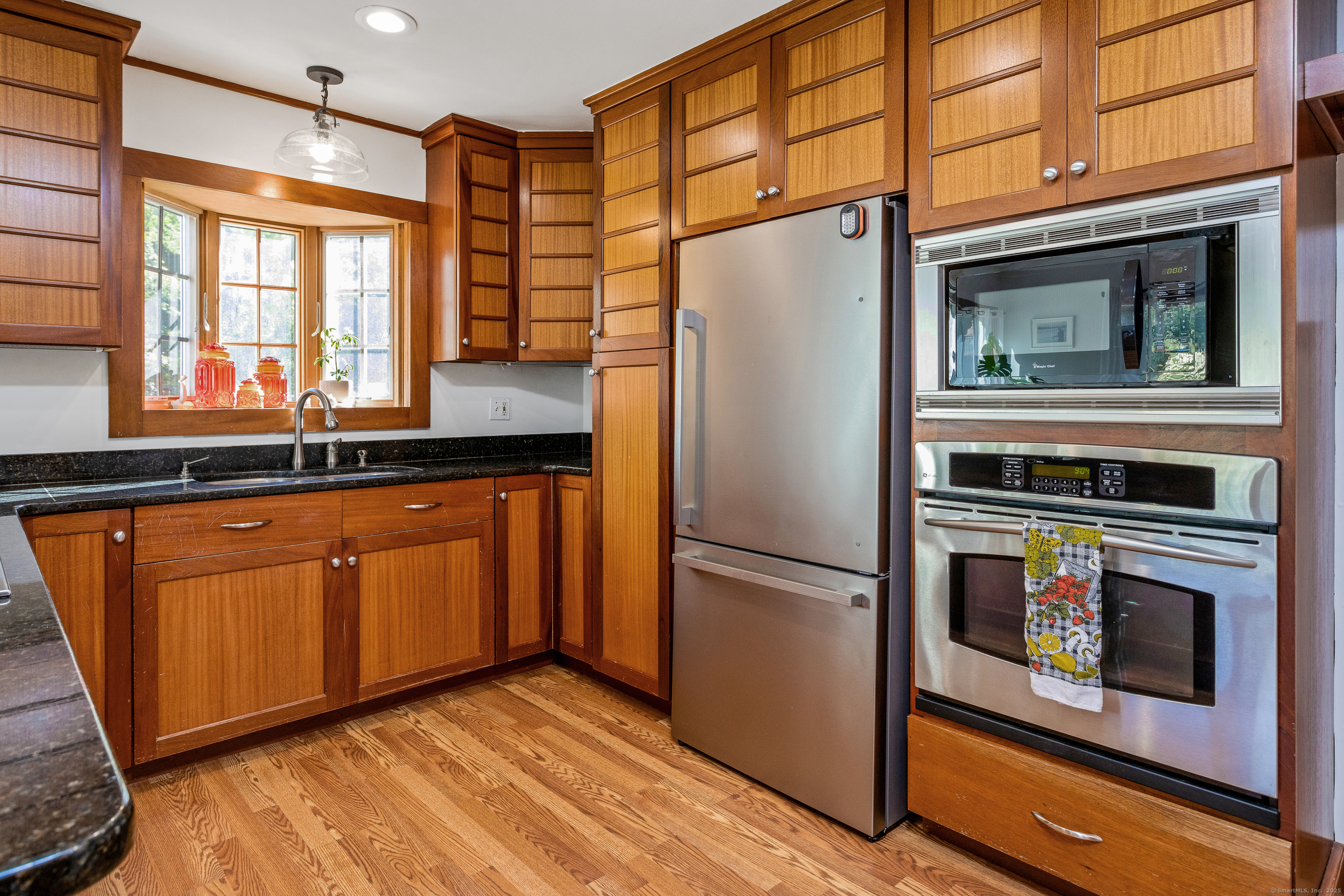 Brookfield, Connecticut, 06804, United States, 3 Bedrooms Bedrooms, ,2 BathroomsBathrooms,Residential,For Sale,1934306