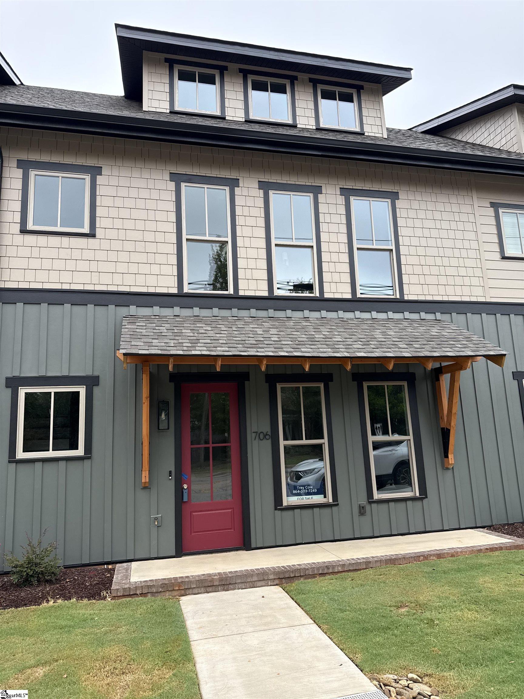 Greenville, South Carolina, 29601, United States, 2 Bedrooms Bedrooms, ,3 BathroomsBathrooms,Residential,For Sale,1818432