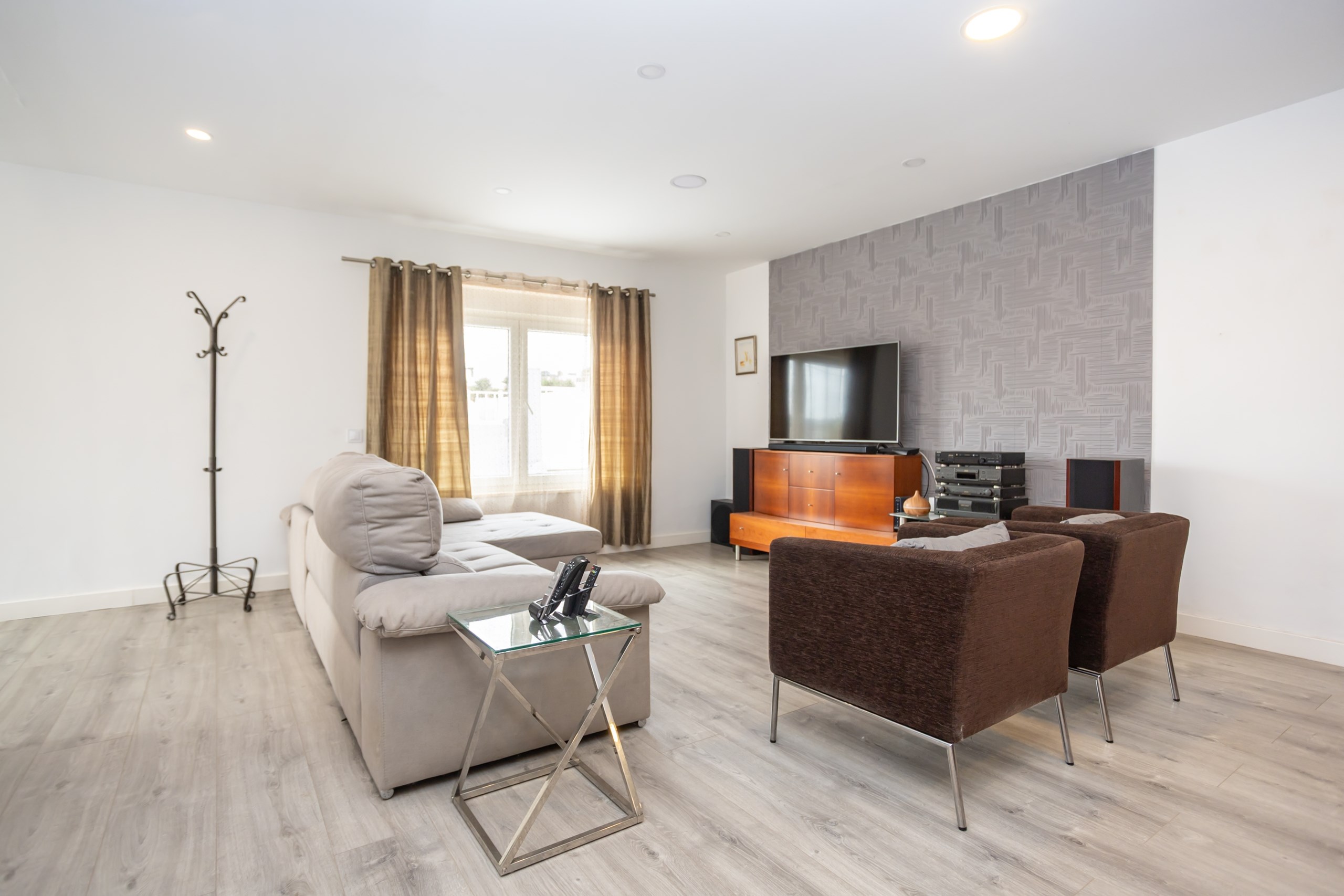 Loures, Lisbon, 2670-560, PT, 5 Bedrooms Bedrooms, ,3 BathroomsBathrooms,Residential,For Sale,1989673