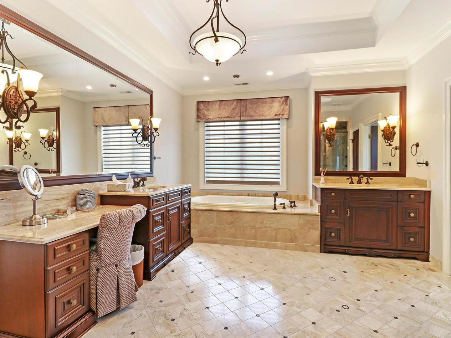 Barrington, Illinois, 60010, United States, 5 Bedrooms Bedrooms, ,9 BathroomsBathrooms,Residential,For Sale,1838006