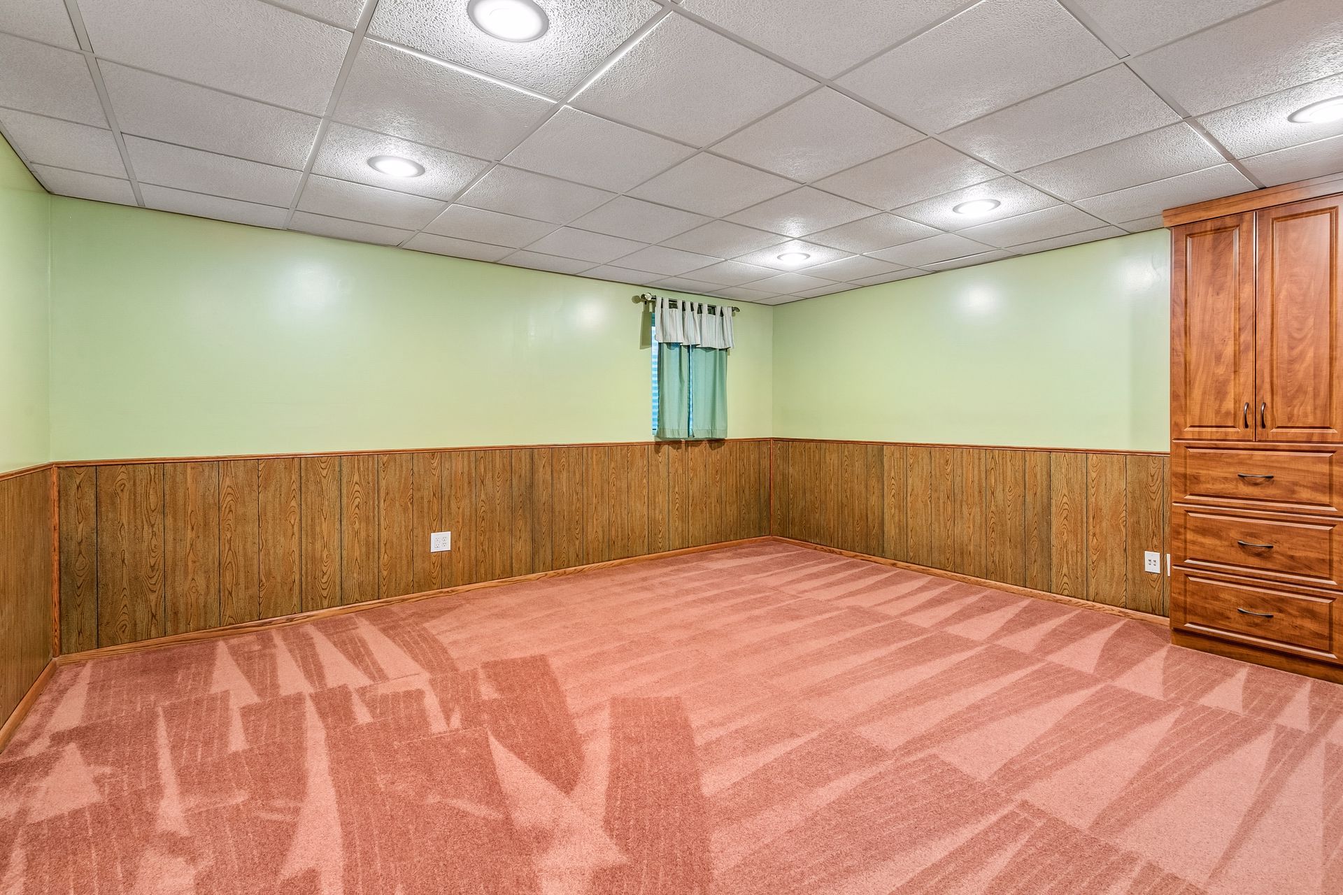  Cul-de-Sac Living with Over an Acre of Land - 物件實景