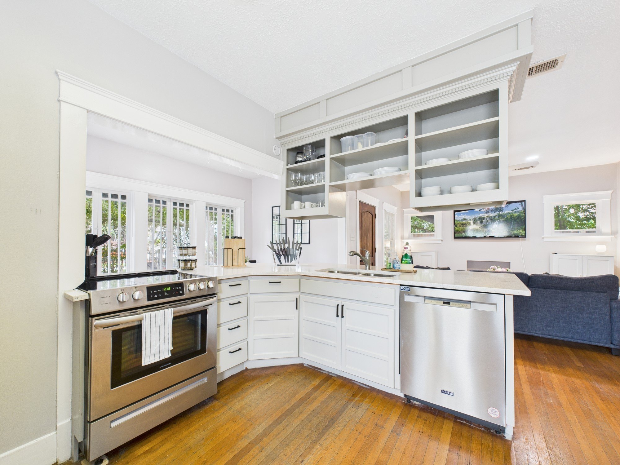 Houston, Texas, 77006, United States, 3 Bedrooms Bedrooms, ,1 BathroomBathrooms,Residential,For Sale,1982150