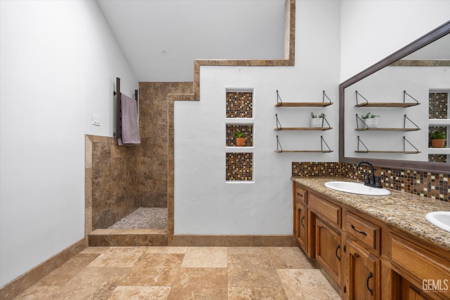 Bakersfield, California, 93312, United States, 4 Bedrooms Bedrooms, ,3 BathroomsBathrooms,Residential,For Sale,1903445