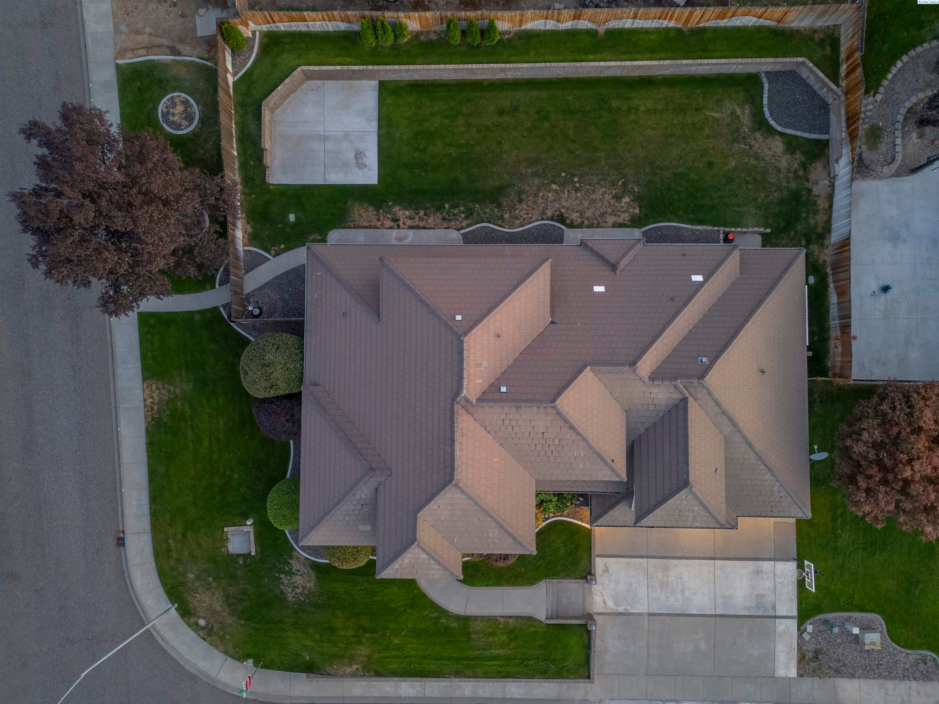 Kennewick, Washington, 99337, United States, 6 Bedrooms Bedrooms, ,4 BathroomsBathrooms,Residential,For Sale,1979182