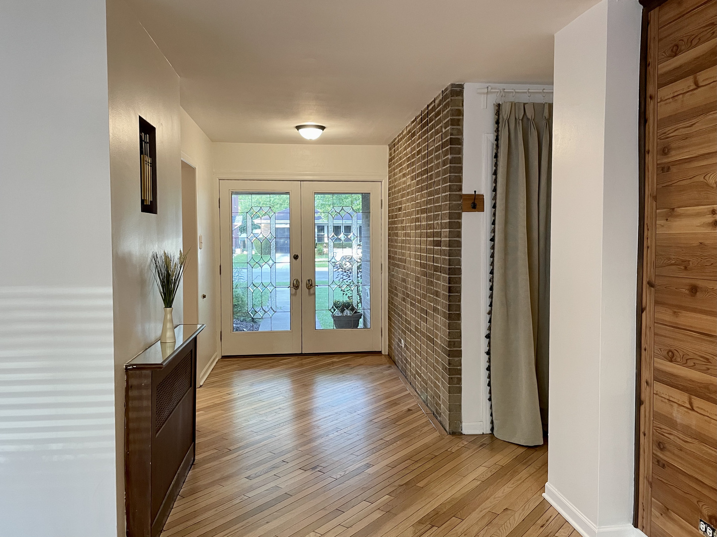 Skokie, Illinois, 60076, United States, 3 Bedrooms Bedrooms, ,3 BathroomsBathrooms,Residential,For Sale,1932038