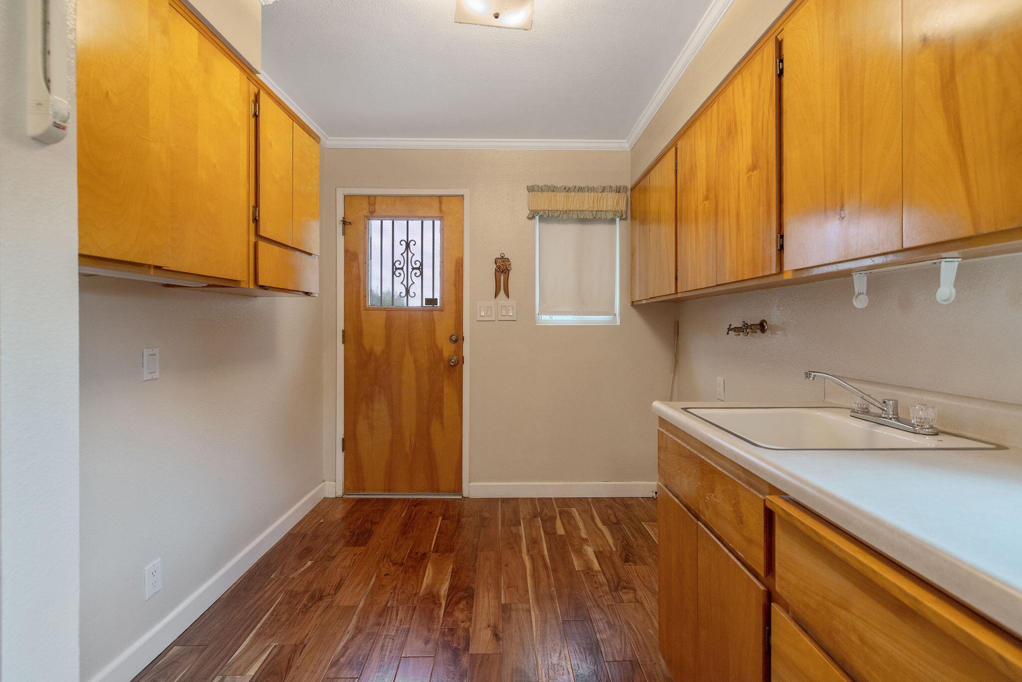 Fresno, California, 93722, United States, 3 Bedrooms Bedrooms, ,2 BathroomsBathrooms,Residential,For Sale,1984127