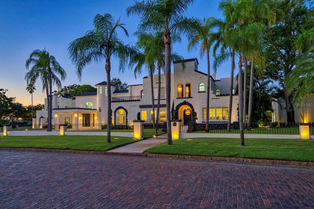 St Petersburg, Florida, 33707, United States, 5 Bedrooms Bedrooms, ,9 BathroomsBathrooms,Residential,For Sale,2000985