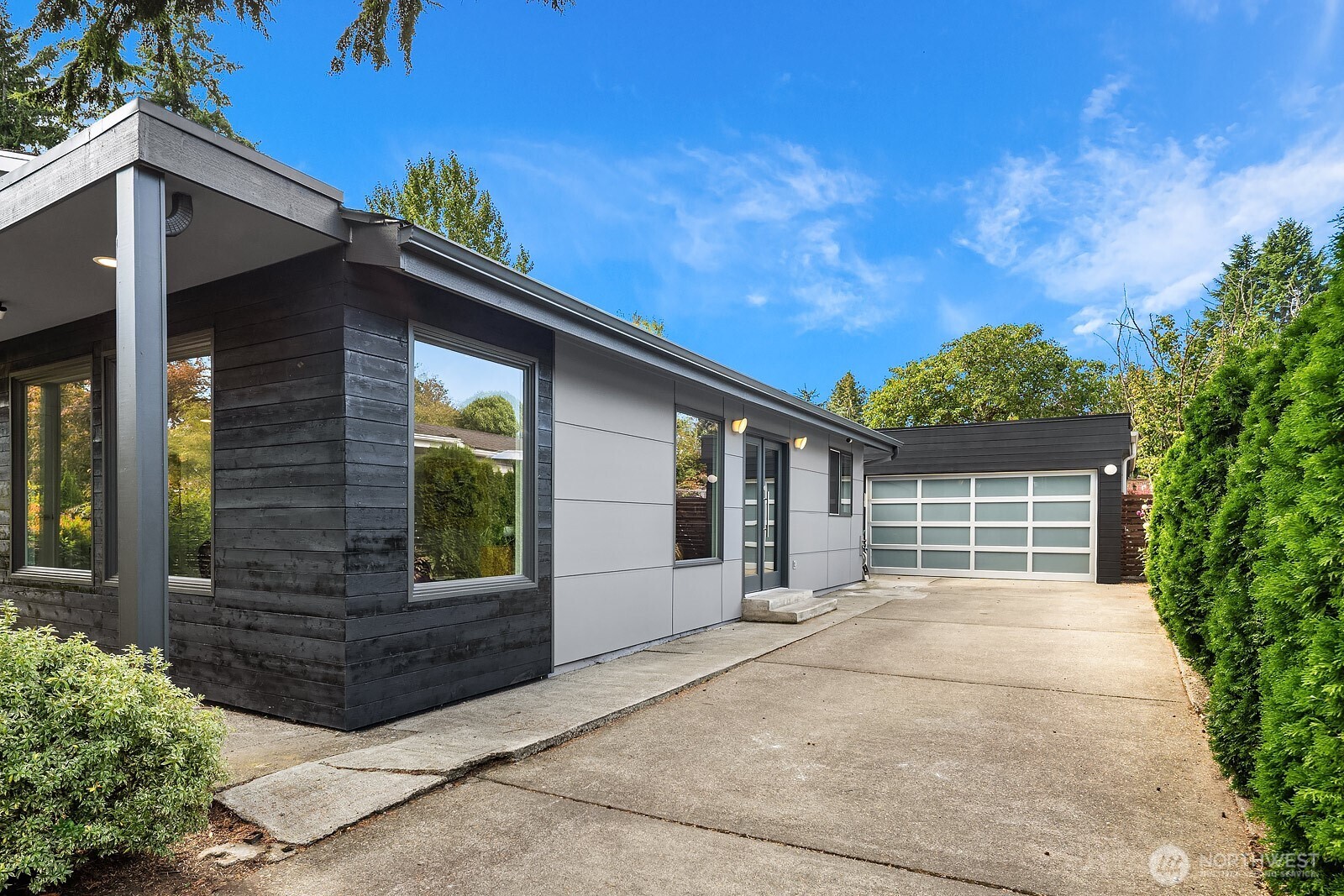 Seattle, Washington, 98125, United States, 4 Bedrooms Bedrooms, ,3 BathroomsBathrooms,Residential,For Sale,1947989