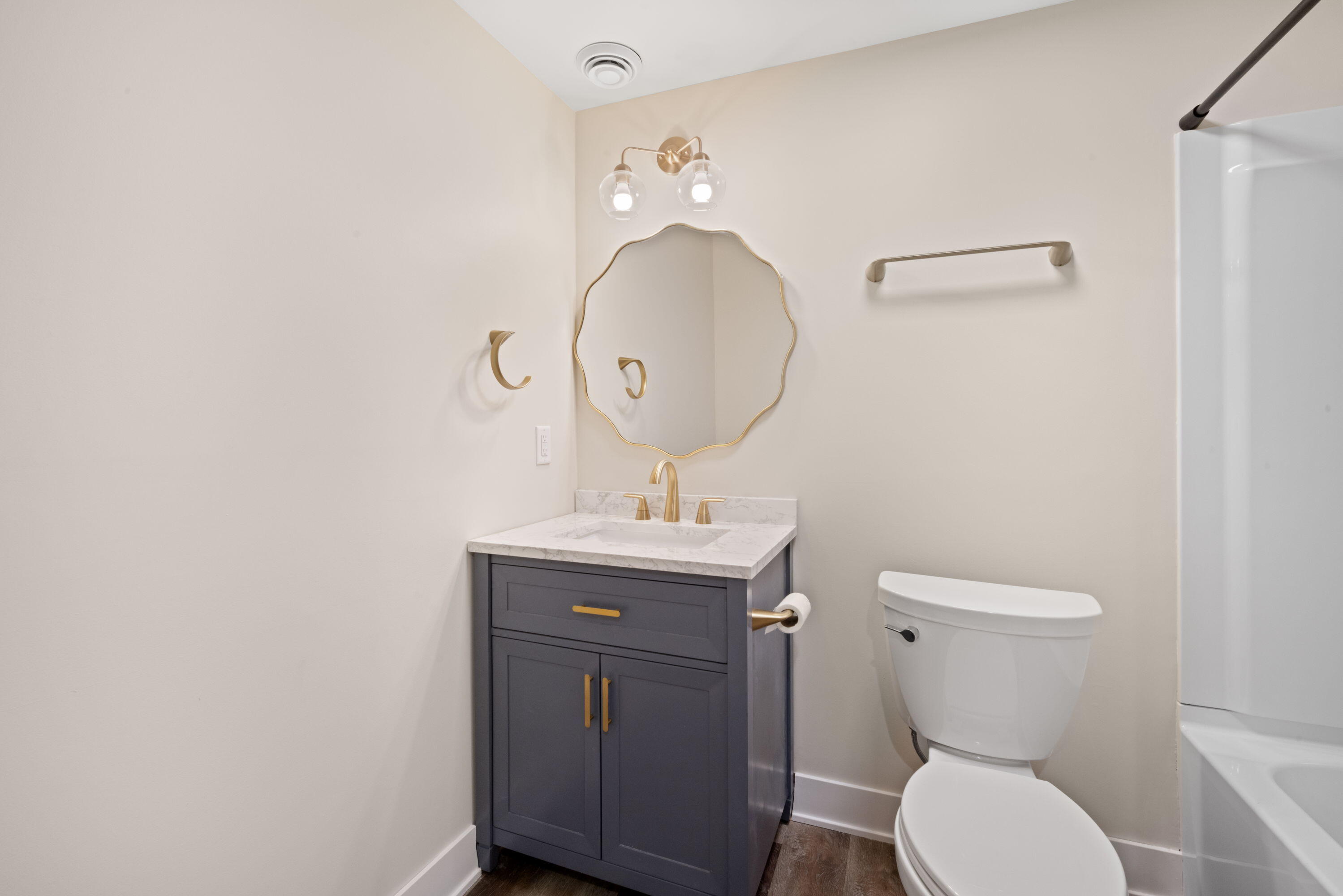 Grafton, Wisconsin, 53024, United States, 4 Bedrooms Bedrooms, ,4 BathroomsBathrooms,Residential,For Sale,1989269