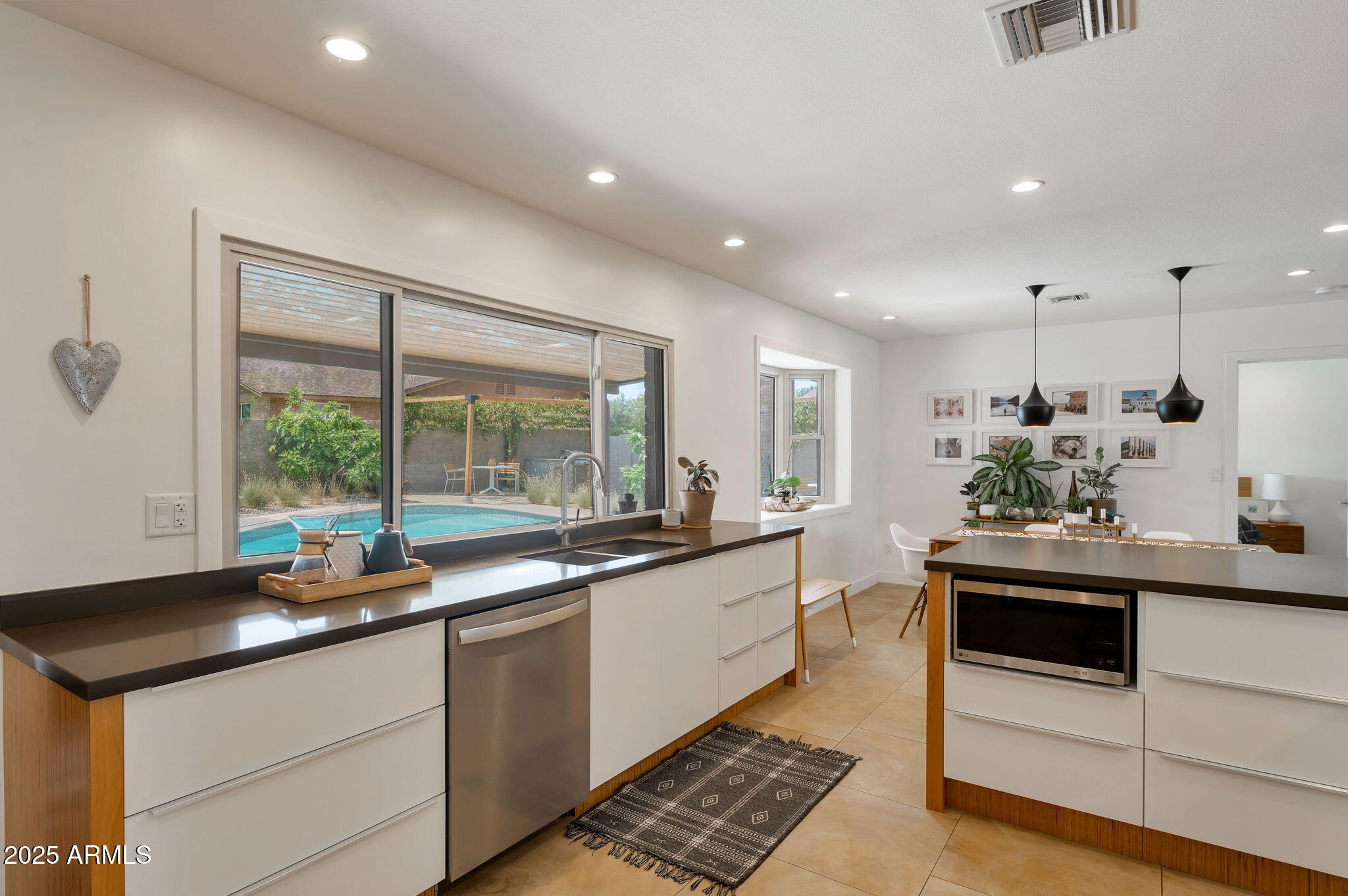 Phoenix, Arizona, 85028, United States, 4 Bedrooms Bedrooms, ,Residential,For Sale,1940373
