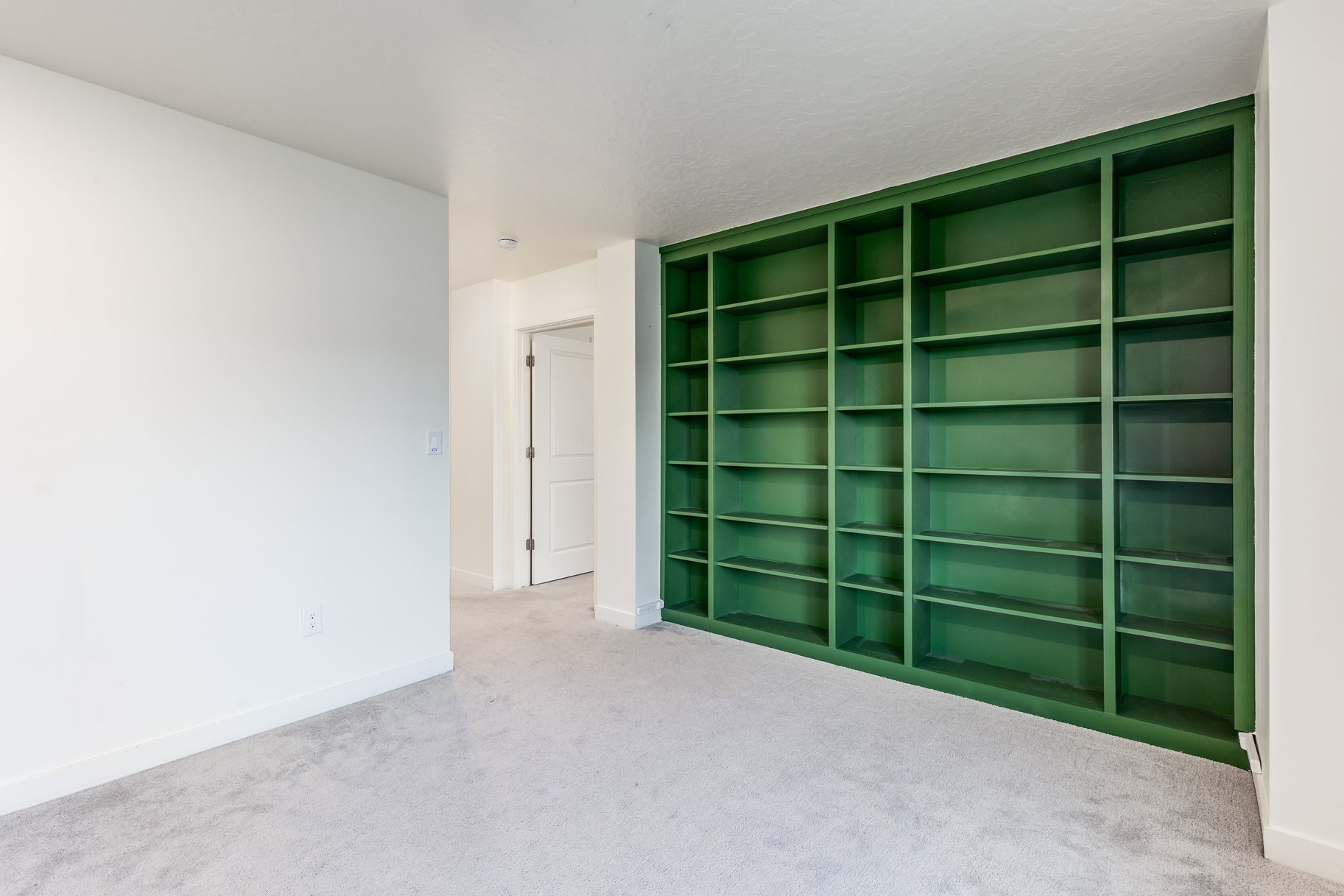  Fresh, Bright & Beautiful 2-Story Home - 物件實景