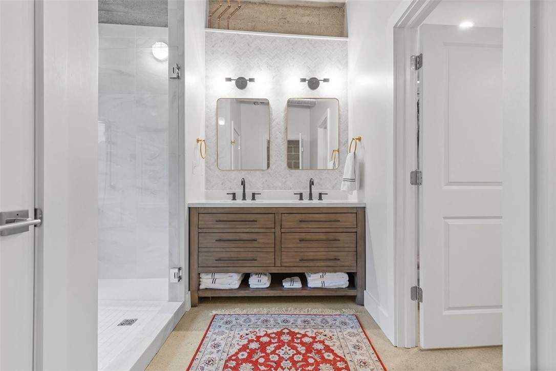 Lawrenceville, Pennsylvania, 15201, United States, 2 Bedrooms Bedrooms, ,4 BathroomsBathrooms,Residential,For Sale,1751252