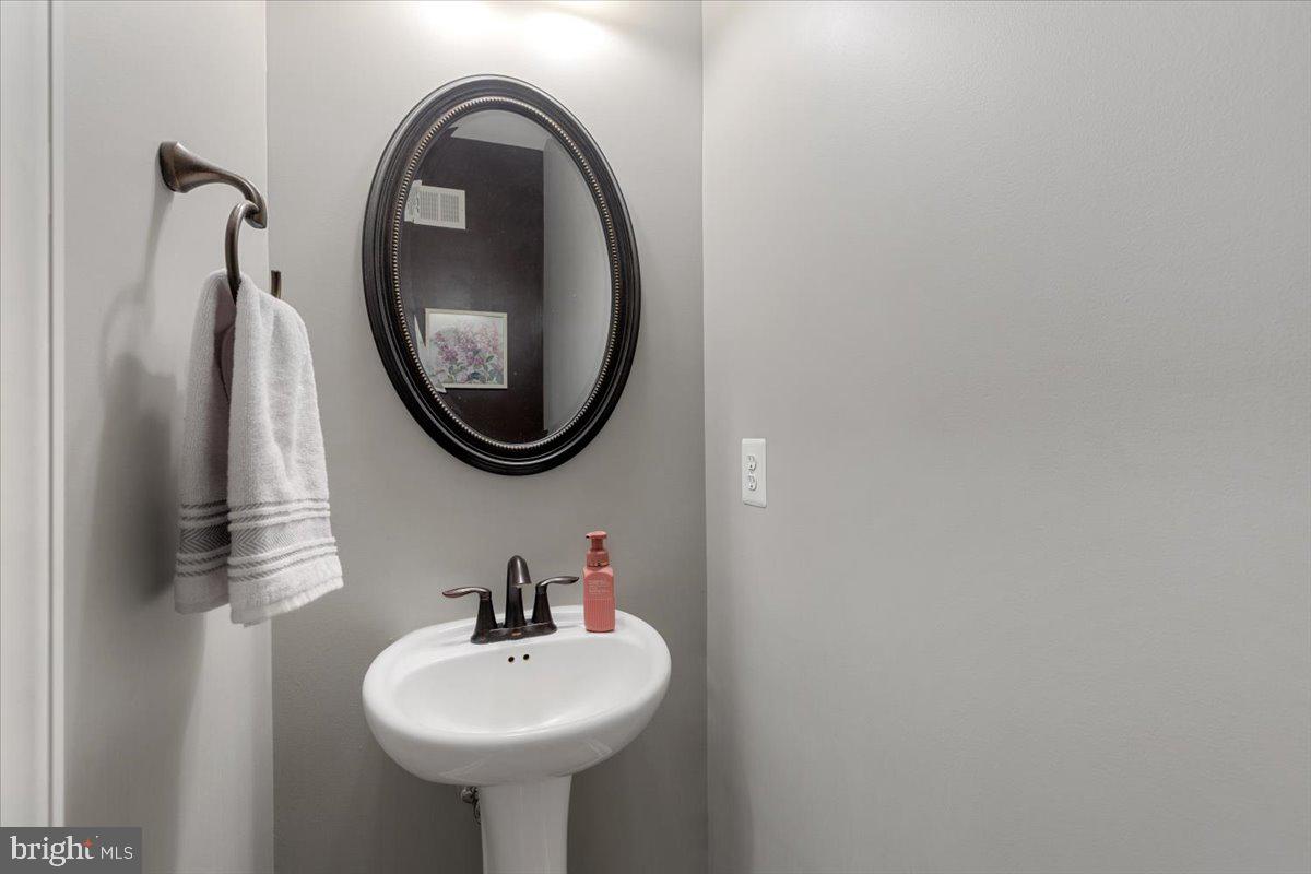 Leesburg, Virginia, 20176, United States, 3 Bedrooms Bedrooms, ,4 BathroomsBathrooms,Residential,For Sale,2003528