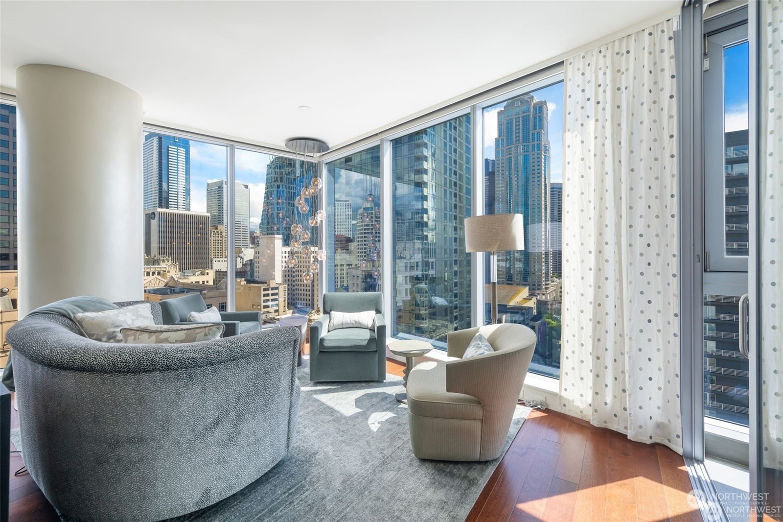 Seattle, Washington, 98101, United States, 2 Bedrooms Bedrooms, ,2 BathroomsBathrooms,Residential,For Sale,1699073
