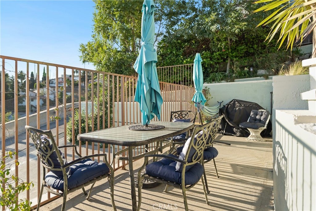 Los Angeles, California, 90063, United States, 3 Bedrooms Bedrooms, ,3 BathroomsBathrooms,Residential,For Sale,1938120
