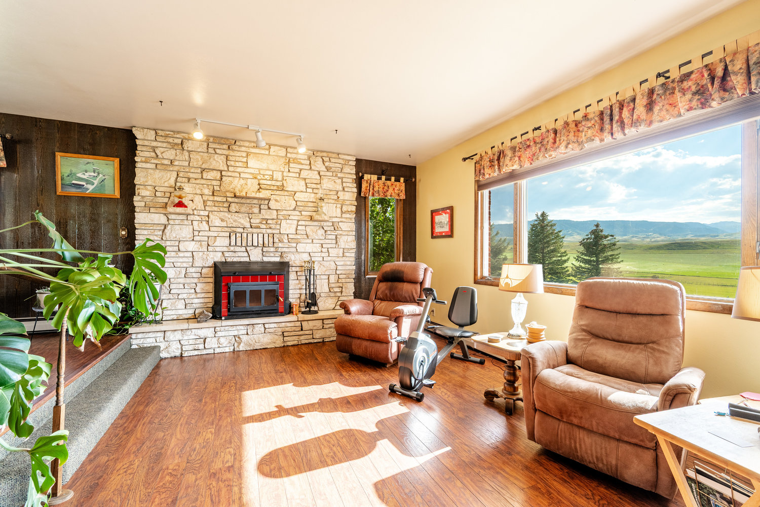 Sheridan, Wyoming, 82801, United States, 4 Bedrooms Bedrooms, ,3 BathroomsBathrooms,Residential,For Sale,1943373