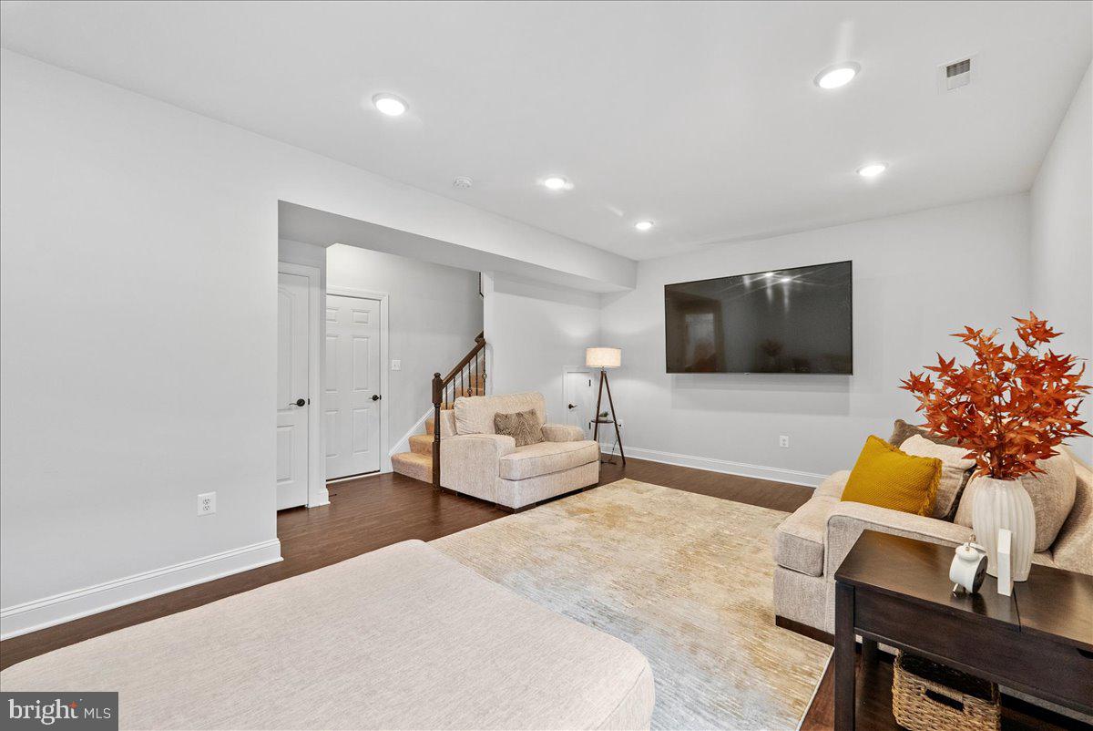Woodbridge, Virginia, 22193, United States, 3 Bedrooms Bedrooms, ,4 BathroomsBathrooms,Residential,For Sale,1921081