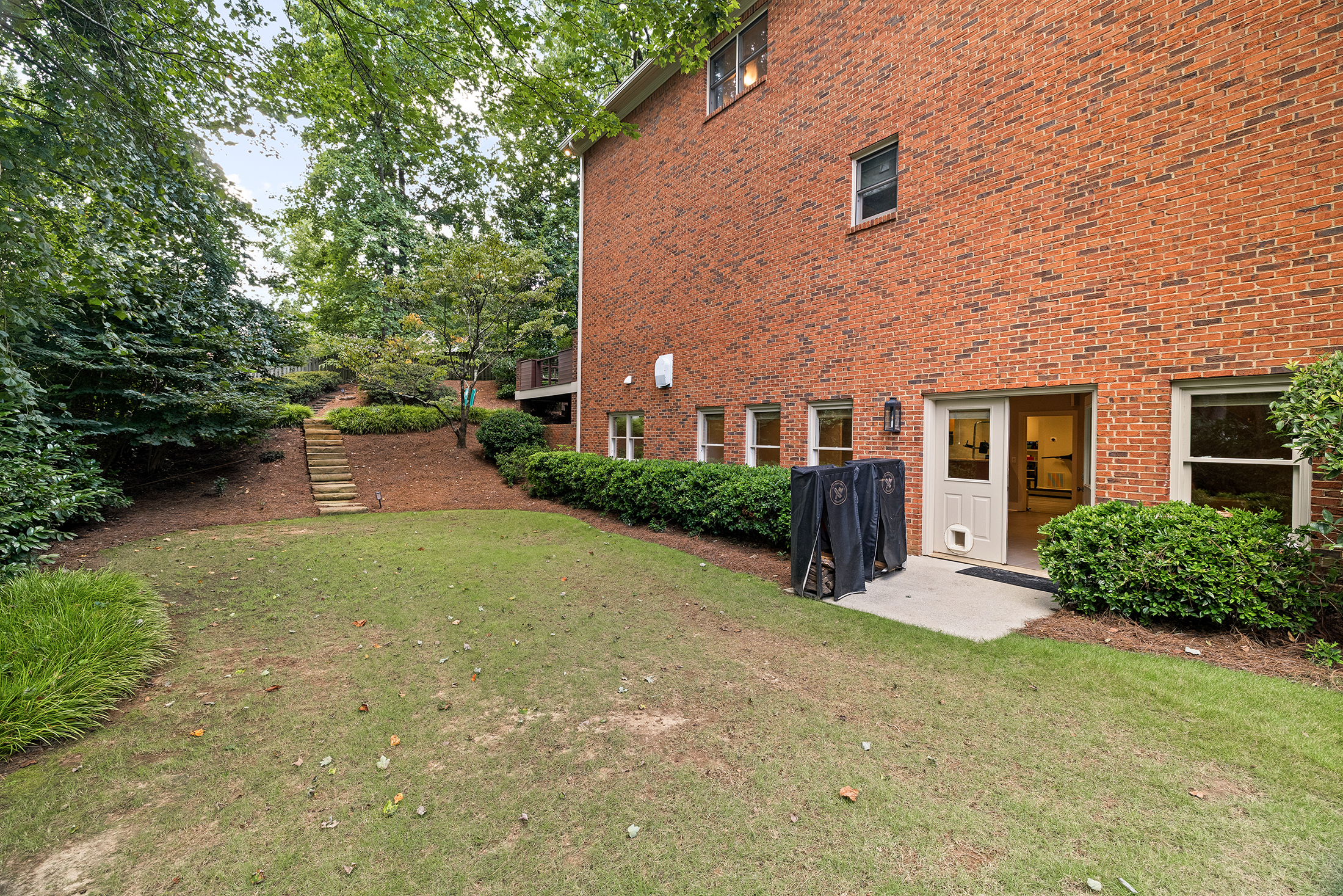  Refined Living on a Quiet Cul-de-sac in Chastain Park - 物件實景