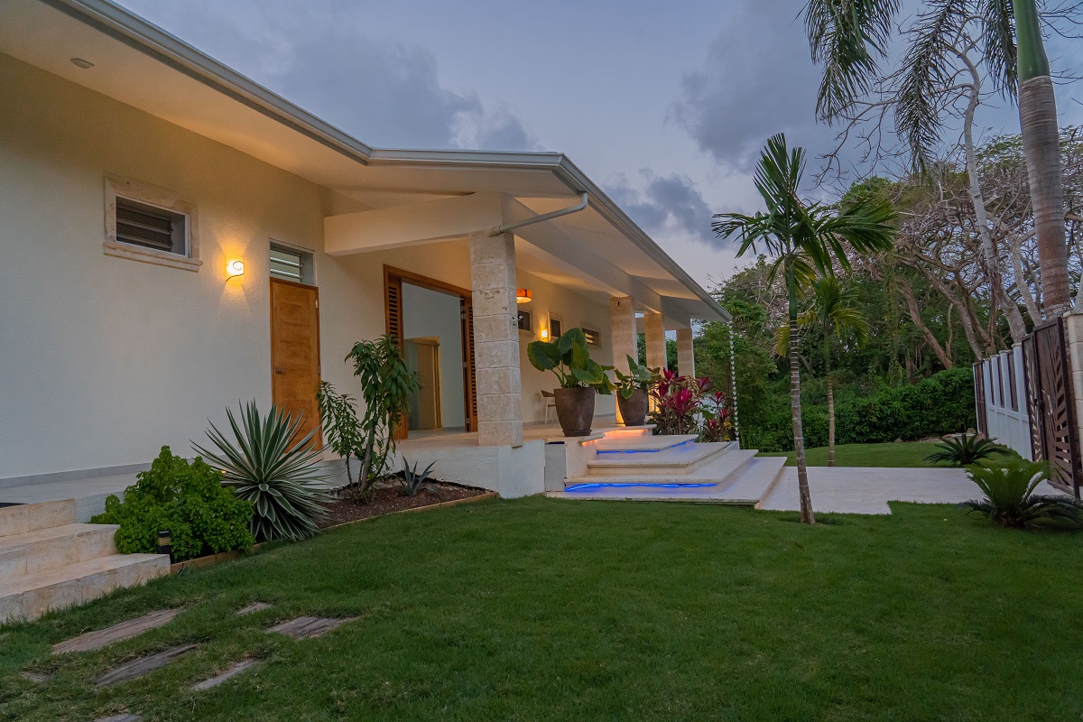 NEW PRICE Captivating 4-Bedroom Ocean front Samana, Samana, DO, 4 Bedrooms Bedrooms, ,4 BathroomsBathrooms,Residential,For Sale,NEW PRICE Captivating 4-Bedroom Ocean front Samana,1080456