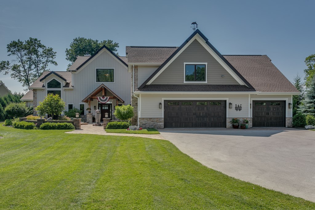 Sturgeon Bay, Wisconsin, 54235, United States, 3 Bedrooms Bedrooms, ,5 BathroomsBathrooms,Residential,For Sale,1941719