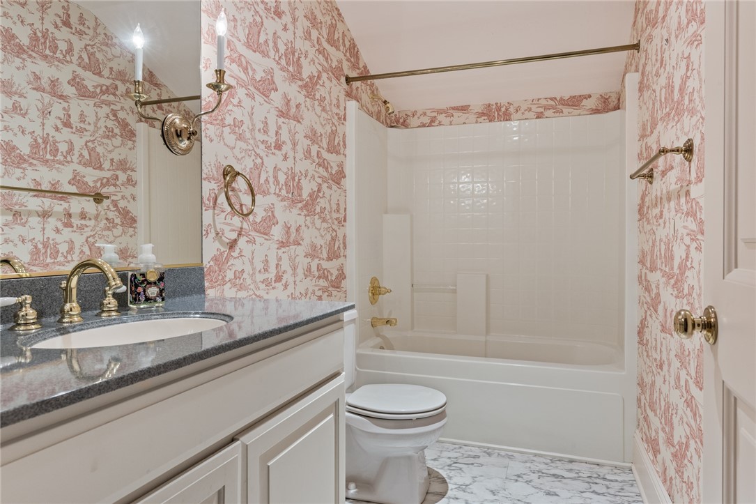 Harrison, Arkansas, 72601, United States, 4 Bedrooms Bedrooms, ,5 BathroomsBathrooms,Residential,For Sale,1989365