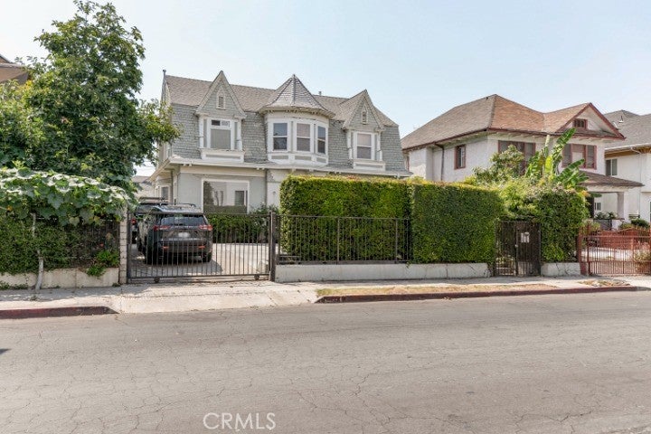 Los Angeles, California, 90006, United States, 5 Bedrooms Bedrooms, ,2 BathroomsBathrooms,Residential,For Sale,1940341