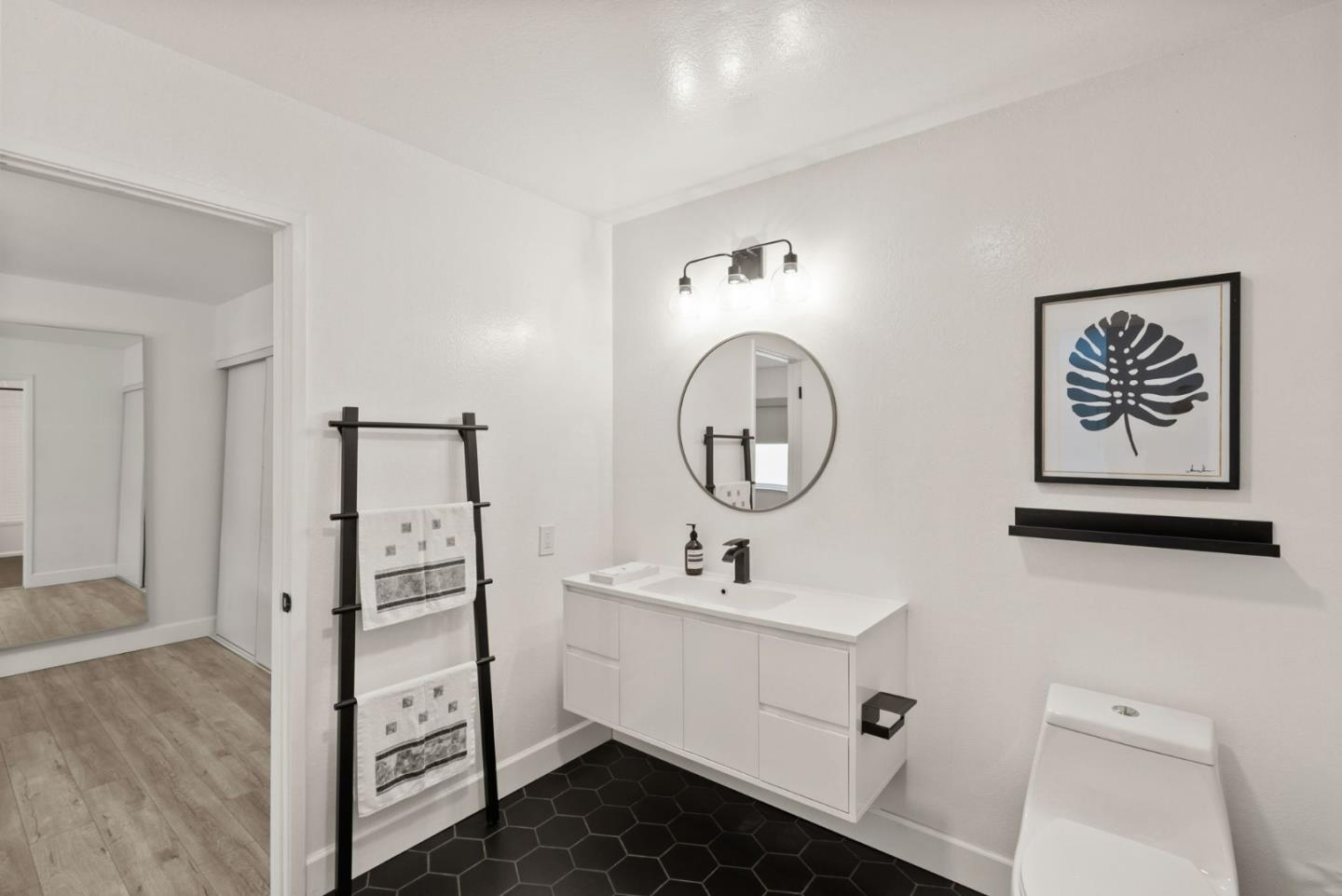 San Mateo, California, 94403, United States, 2 Bedrooms Bedrooms, ,1 BathroomBathrooms,Residential,For Sale,1947127