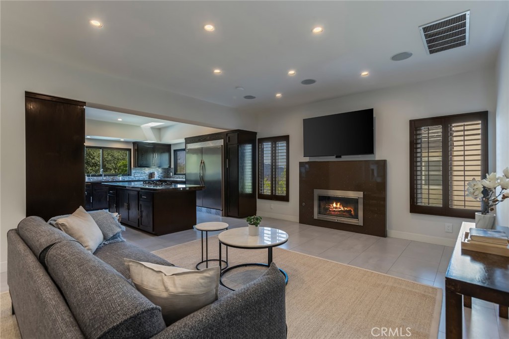Glendale, California, 91207, United States, 4 Bedrooms Bedrooms, ,5 BathroomsBathrooms,Residential,For Sale,1934698
