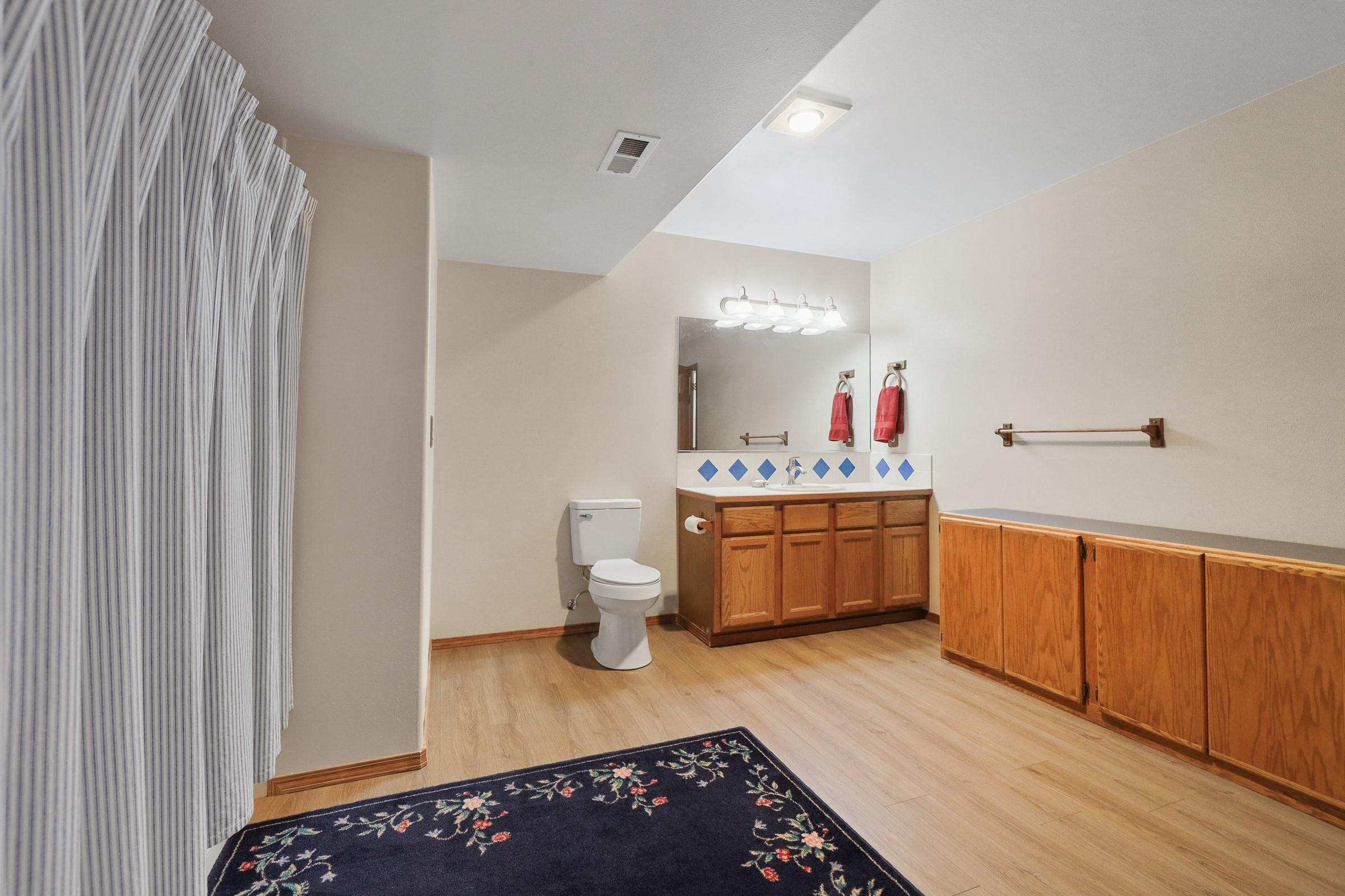 Mead, Washington, 99021, United States, 5 Bedrooms Bedrooms, ,5 BathroomsBathrooms,Residential,For Sale,1838740