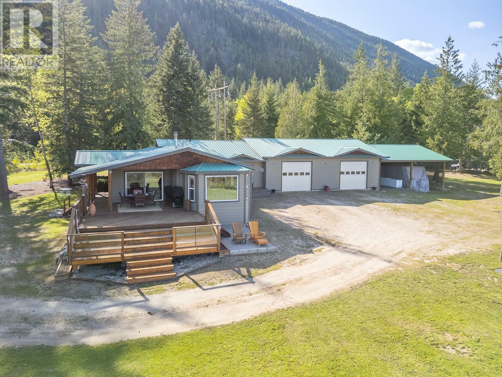 SALMON ARM, British Columbia, V1E 3A4, CA, 4 Bedrooms Bedrooms, ,2 BathroomsBathrooms,Residential,For Sale,1838776