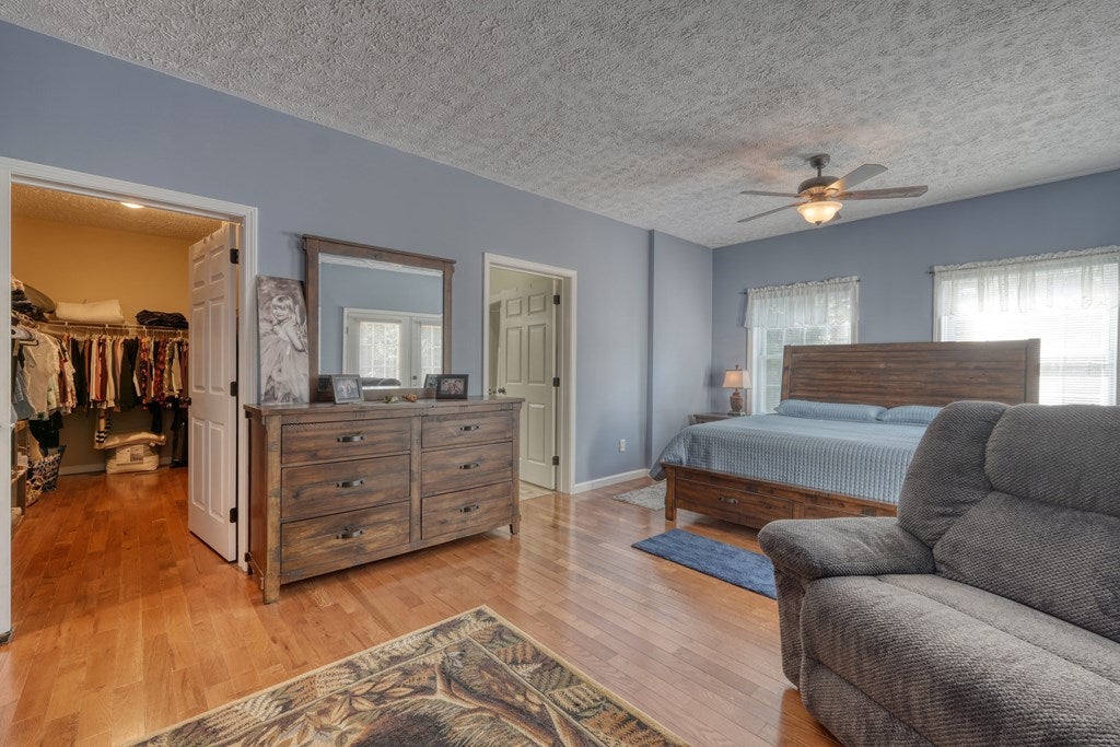 Murphy, North Carolina, 28906, United States, 3 Bedrooms Bedrooms, ,3 BathroomsBathrooms,Residential,For Sale,1902366