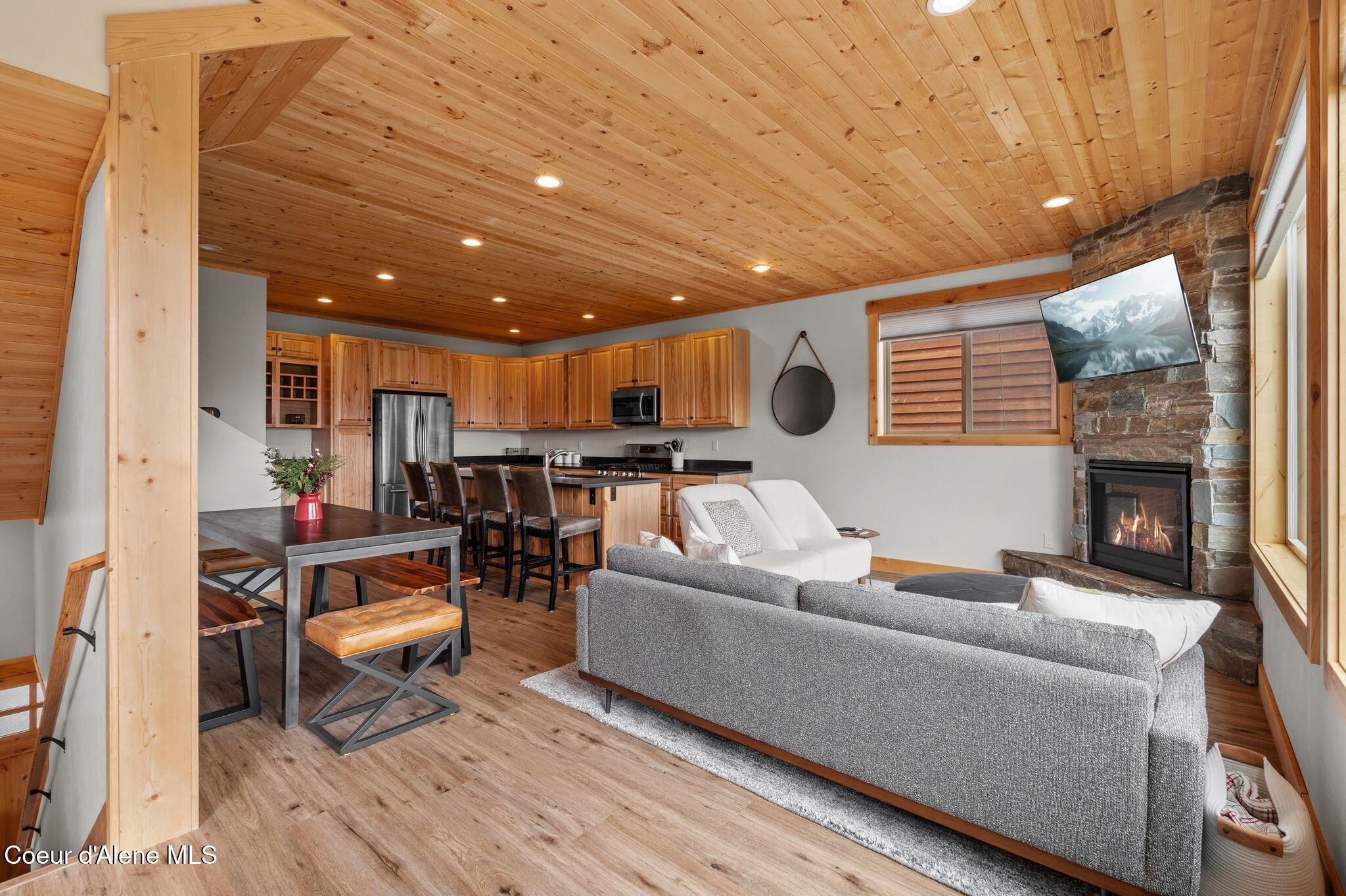Sandpoint, Idaho, 83864, United States, 3 Bedrooms Bedrooms, ,3 BathroomsBathrooms,Residential,For Sale,1894320