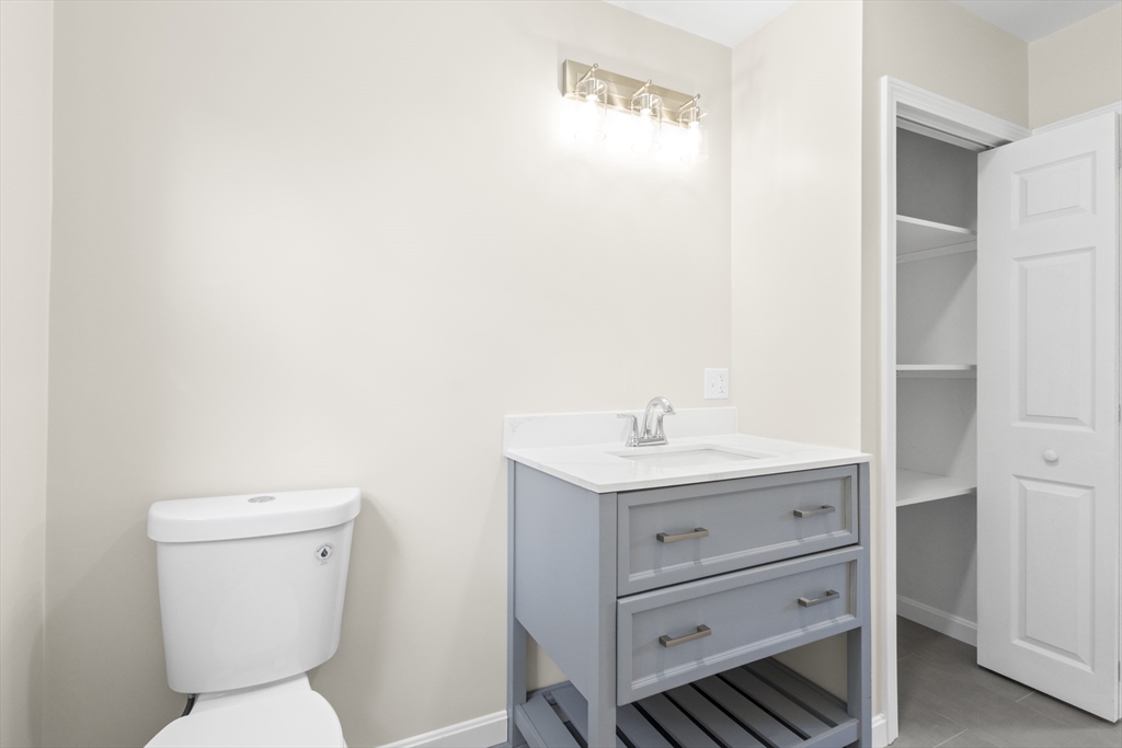 Swansea, Massachusetts, 02777, United States, 3 Bedrooms Bedrooms, ,2 BathroomsBathrooms,Residential,For Sale,2005350