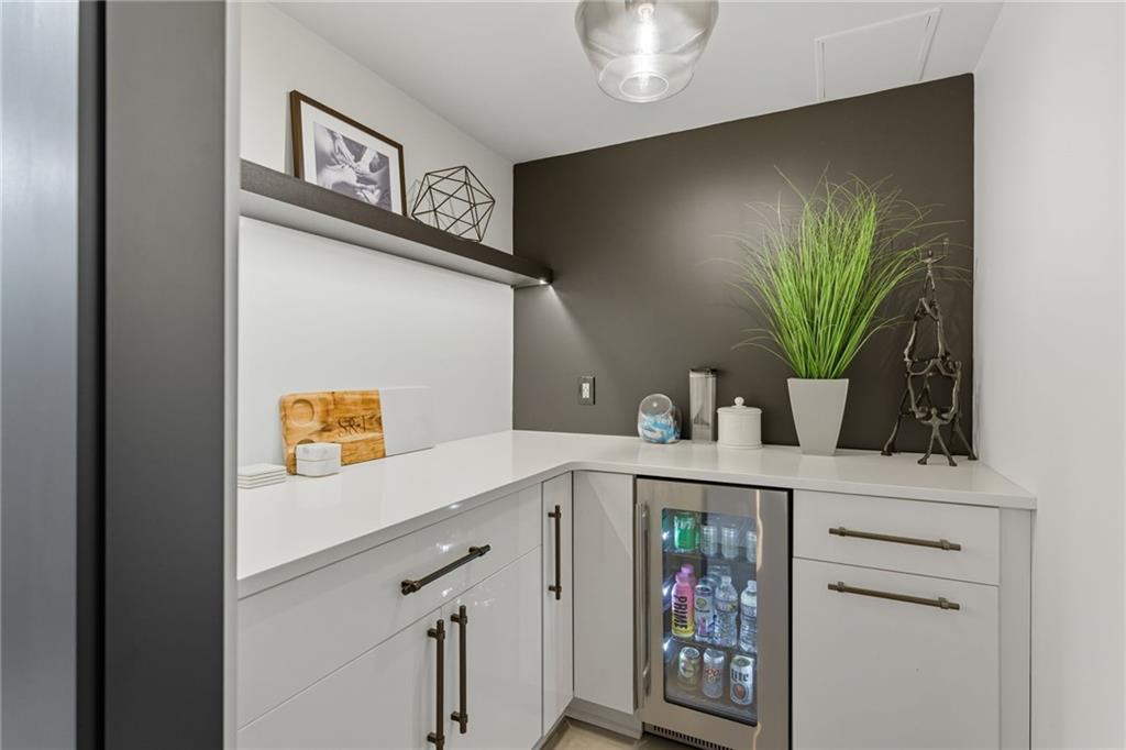 Alpharetta, Georgia, 30005, United States, 4 Bedrooms Bedrooms, ,6 BathroomsBathrooms,Residential,For Sale,1983404