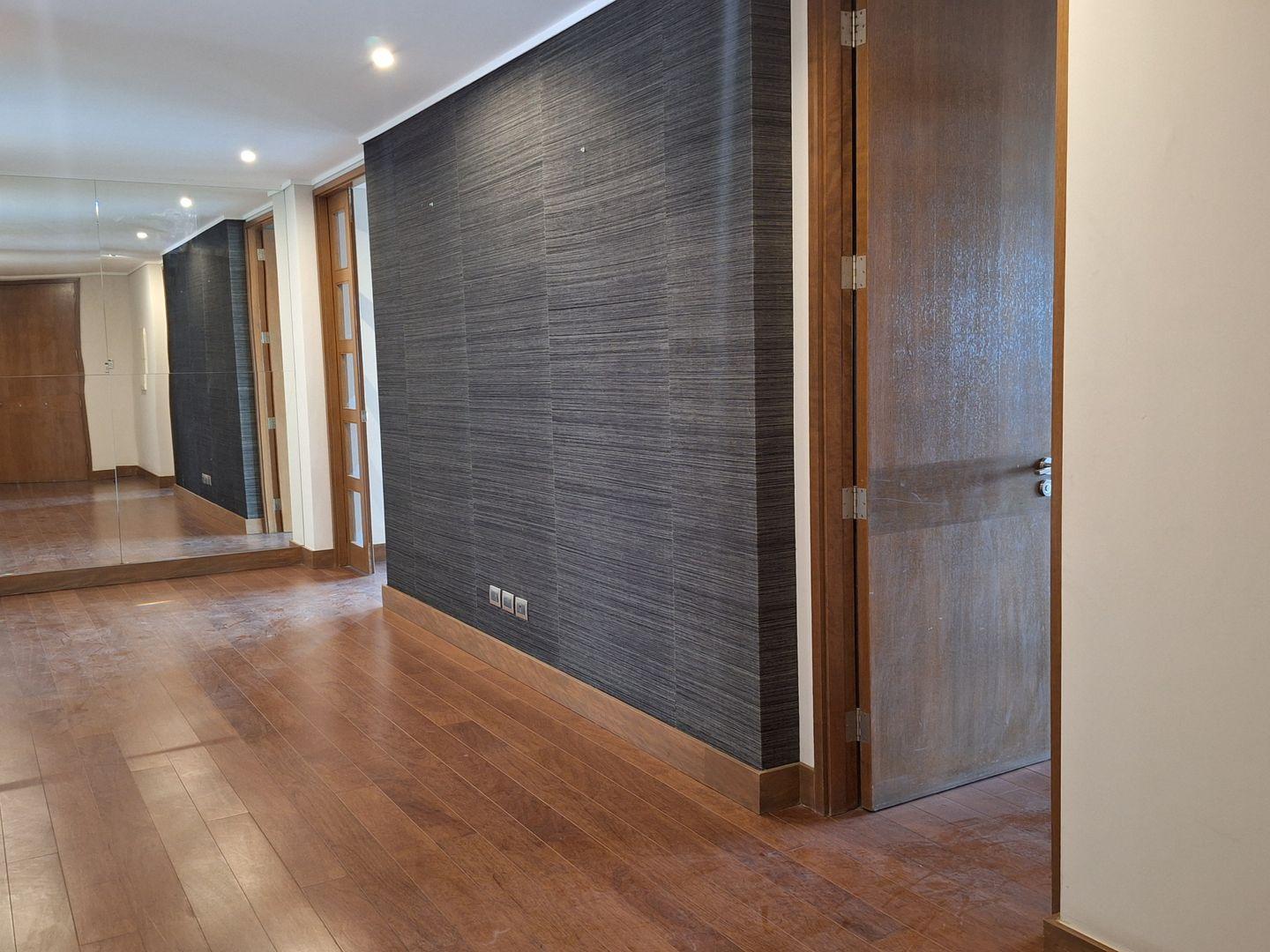 Vitacura, Chile, 4 Bedrooms Bedrooms, ,5 BathroomsBathrooms,Residential,For Sale,1837015
