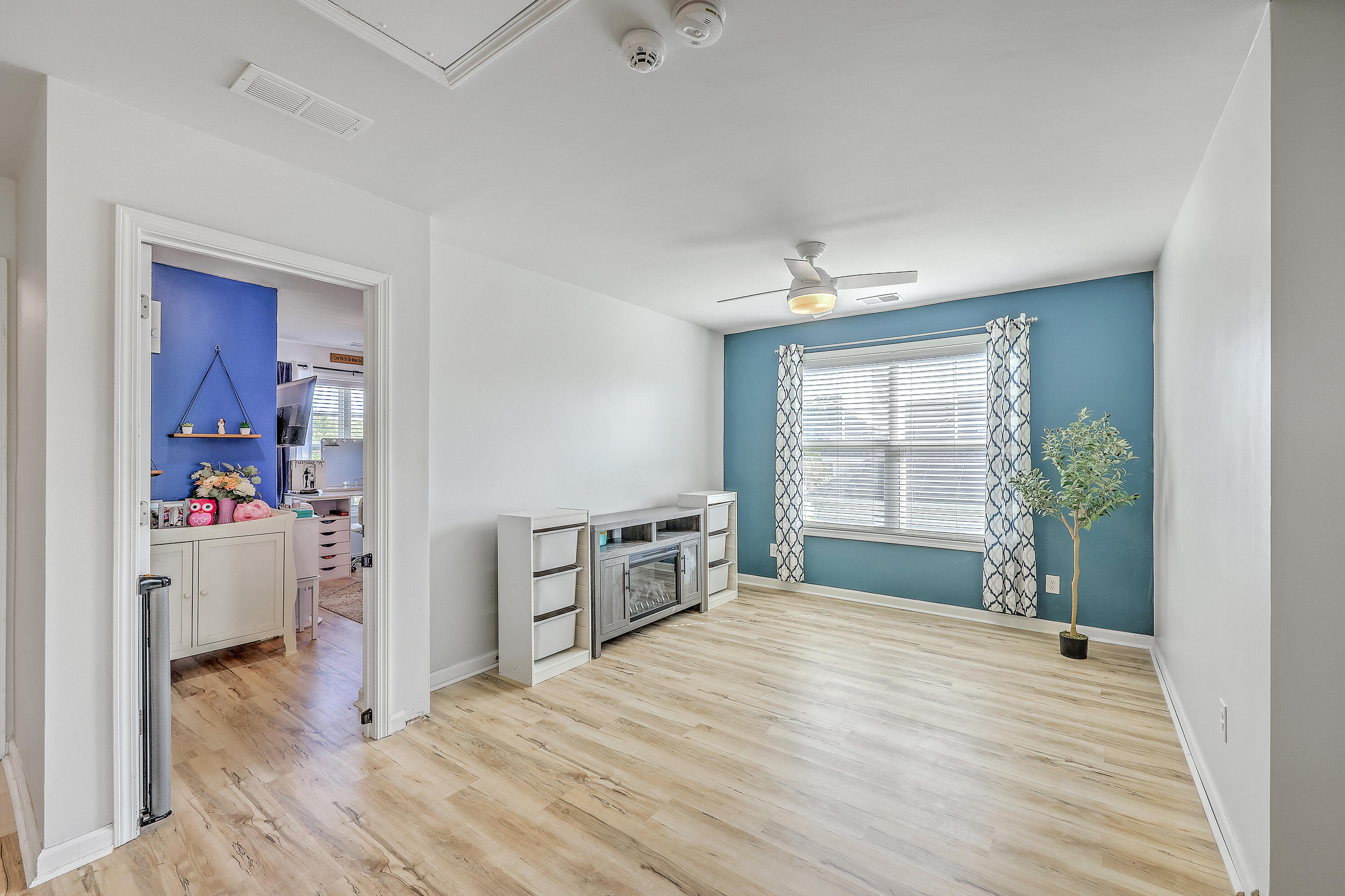 Hanahan, South Carolina, 29410, United States, 5 Bedrooms Bedrooms, ,3 BathroomsBathrooms,Residential,For Sale,1938024